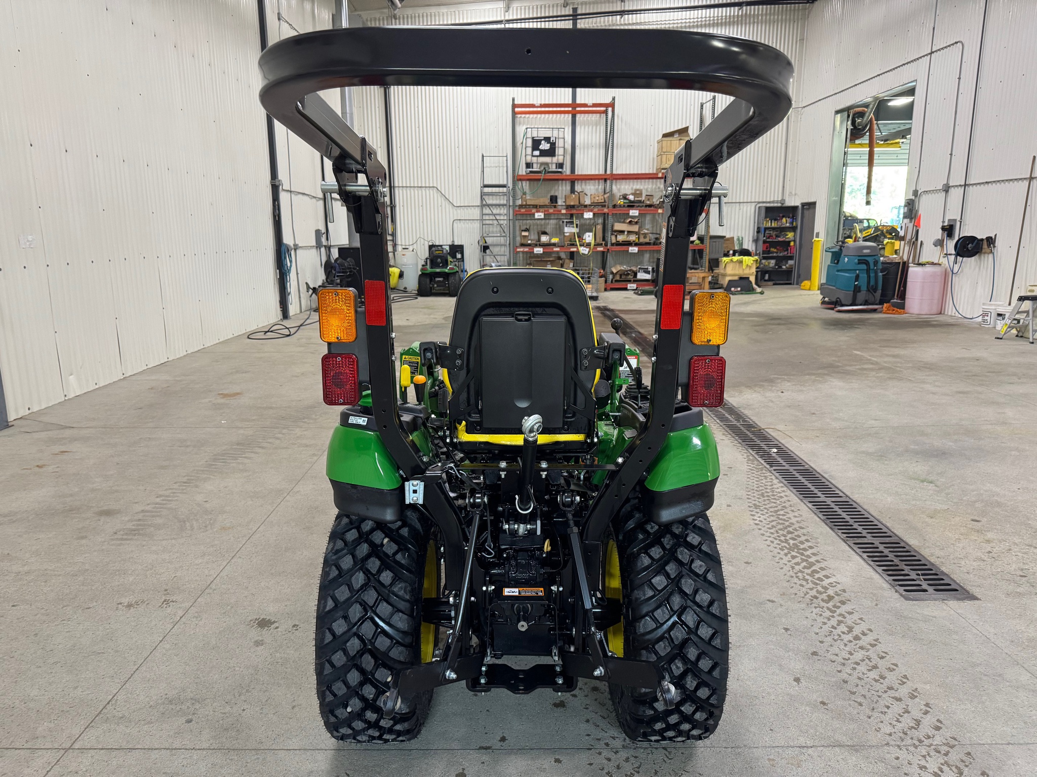 2024 John Deere 2025R Image 4
