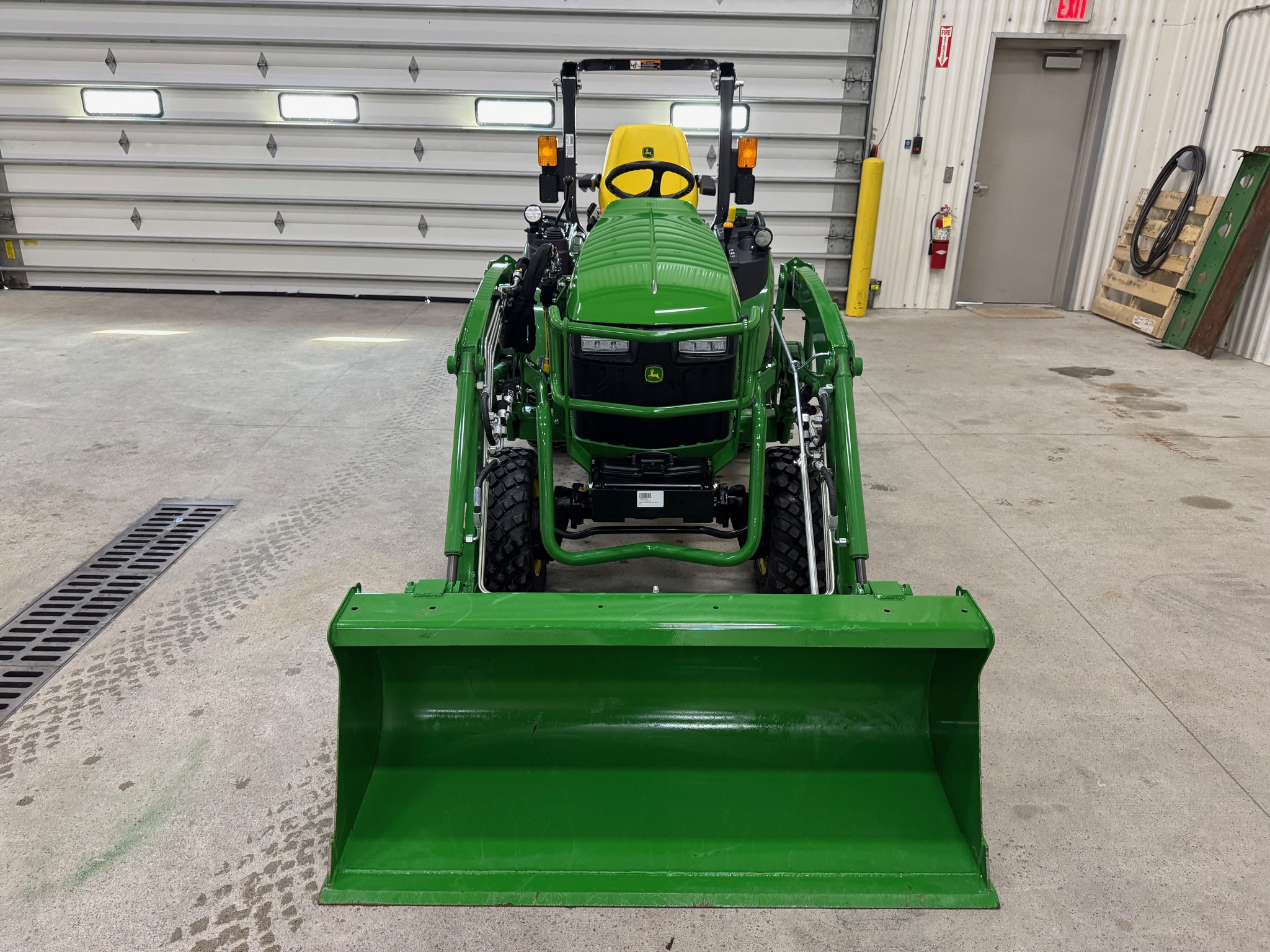 2024 John Deere 2025R Image 7