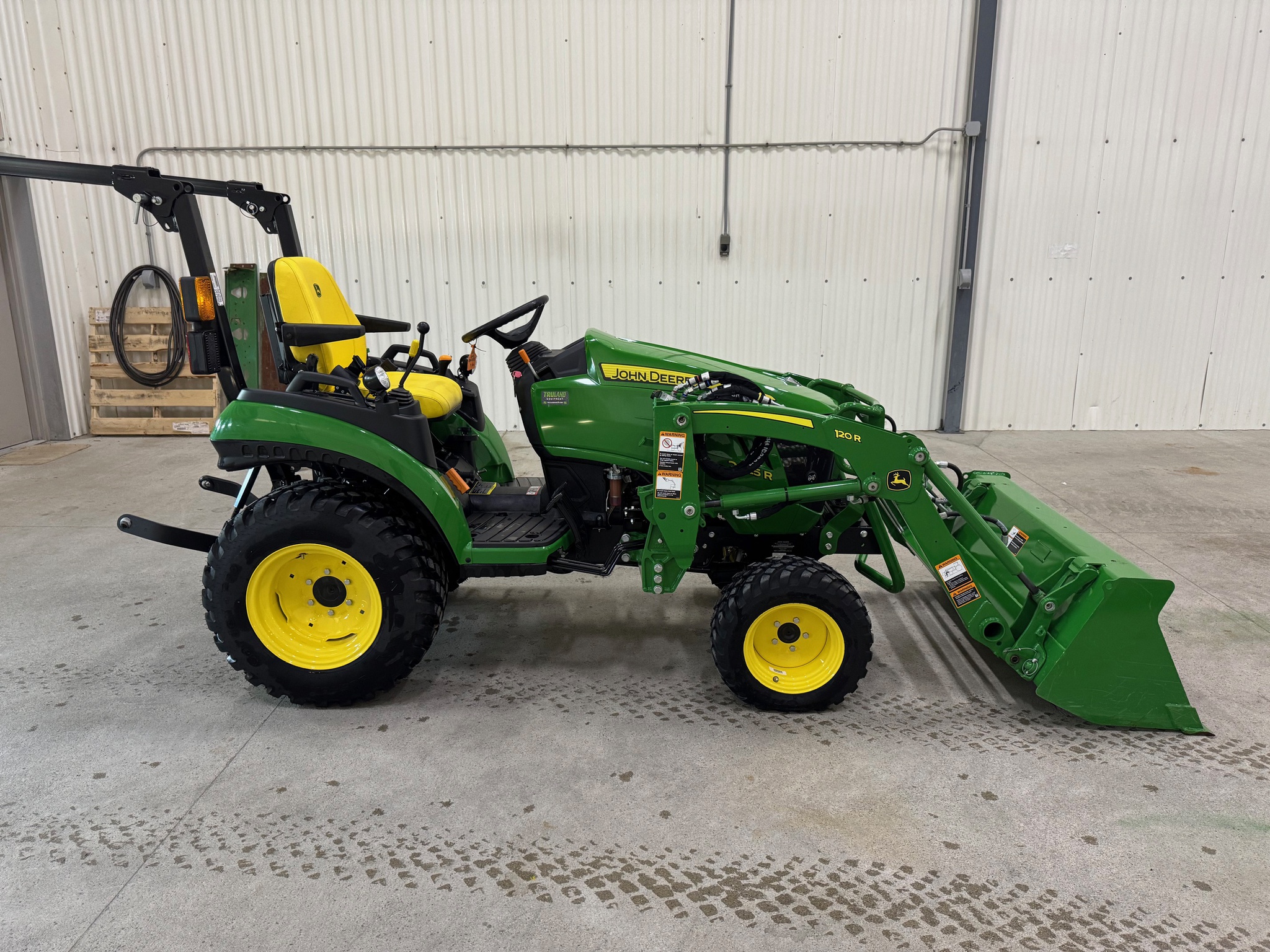 2024 John Deere 2025R Image 5