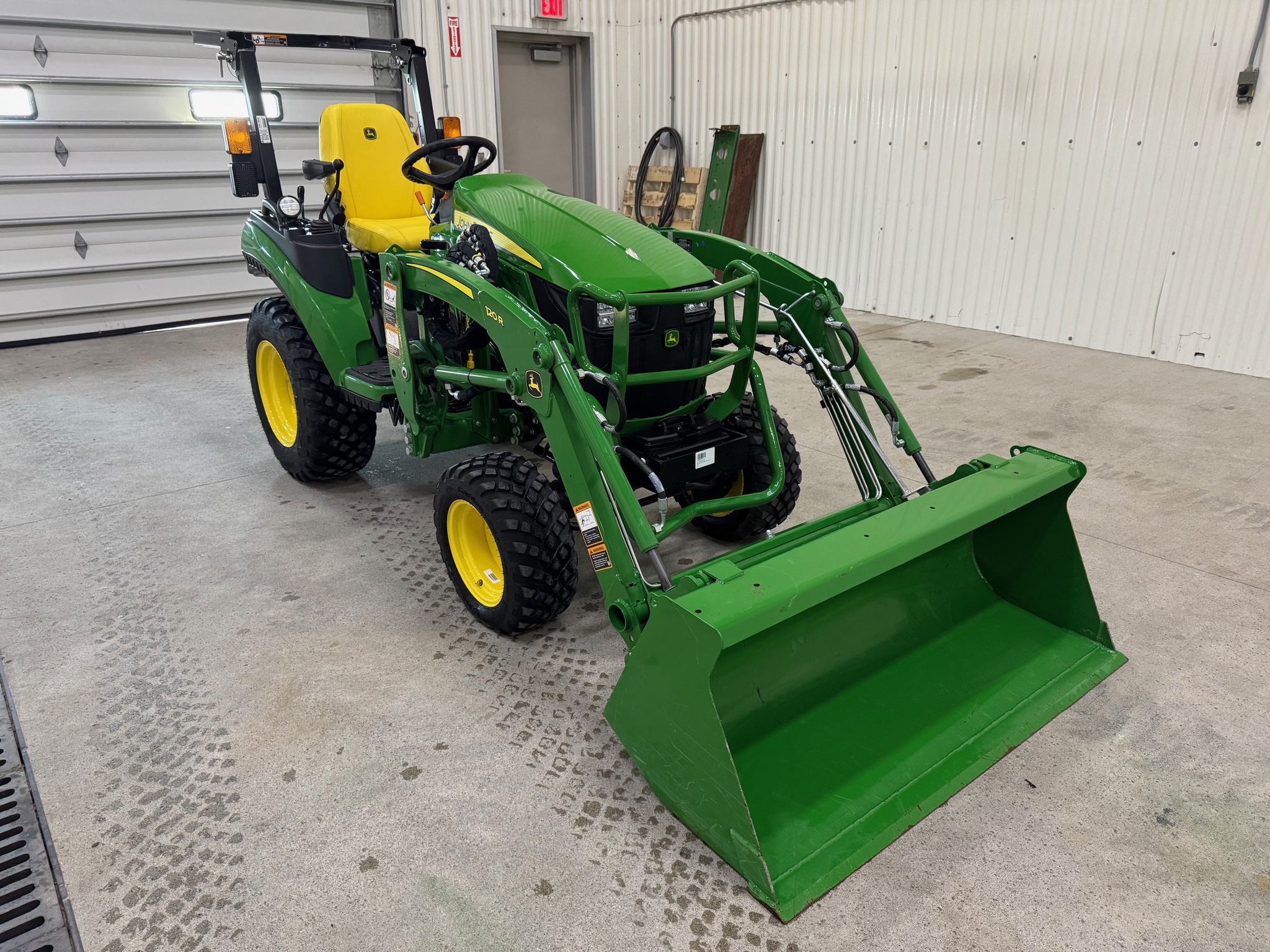 2024 John Deere 2025R Image 6