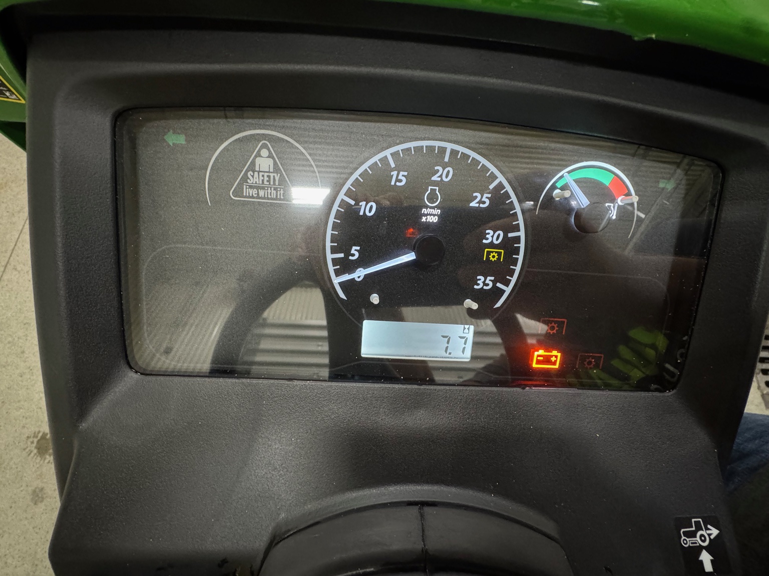 2024 John Deere 2025R Image 9