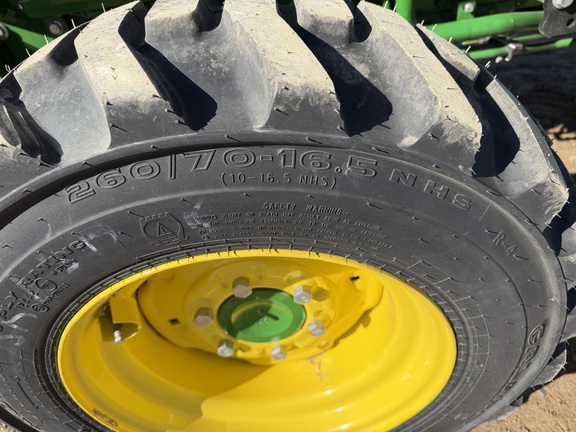 2024 John Deere 4066R - Photo9