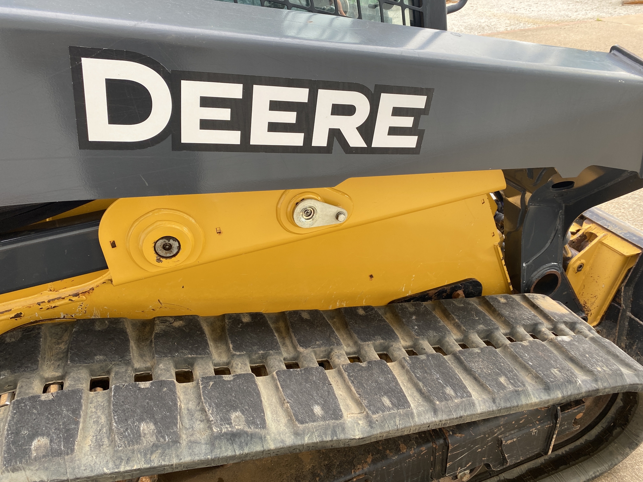 2018 John Deere 333G Image 32
