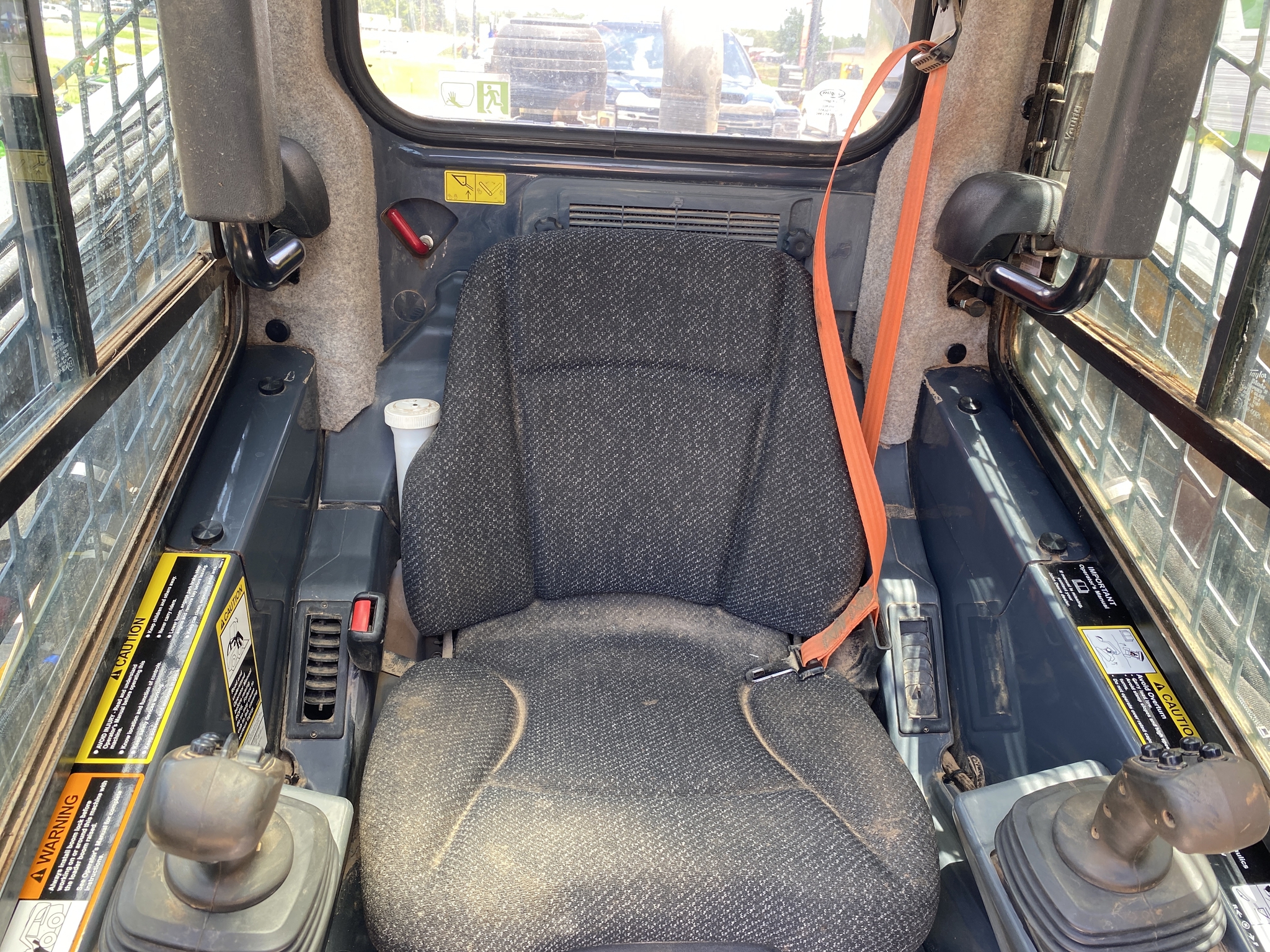 2018 John Deere 333G Image 9