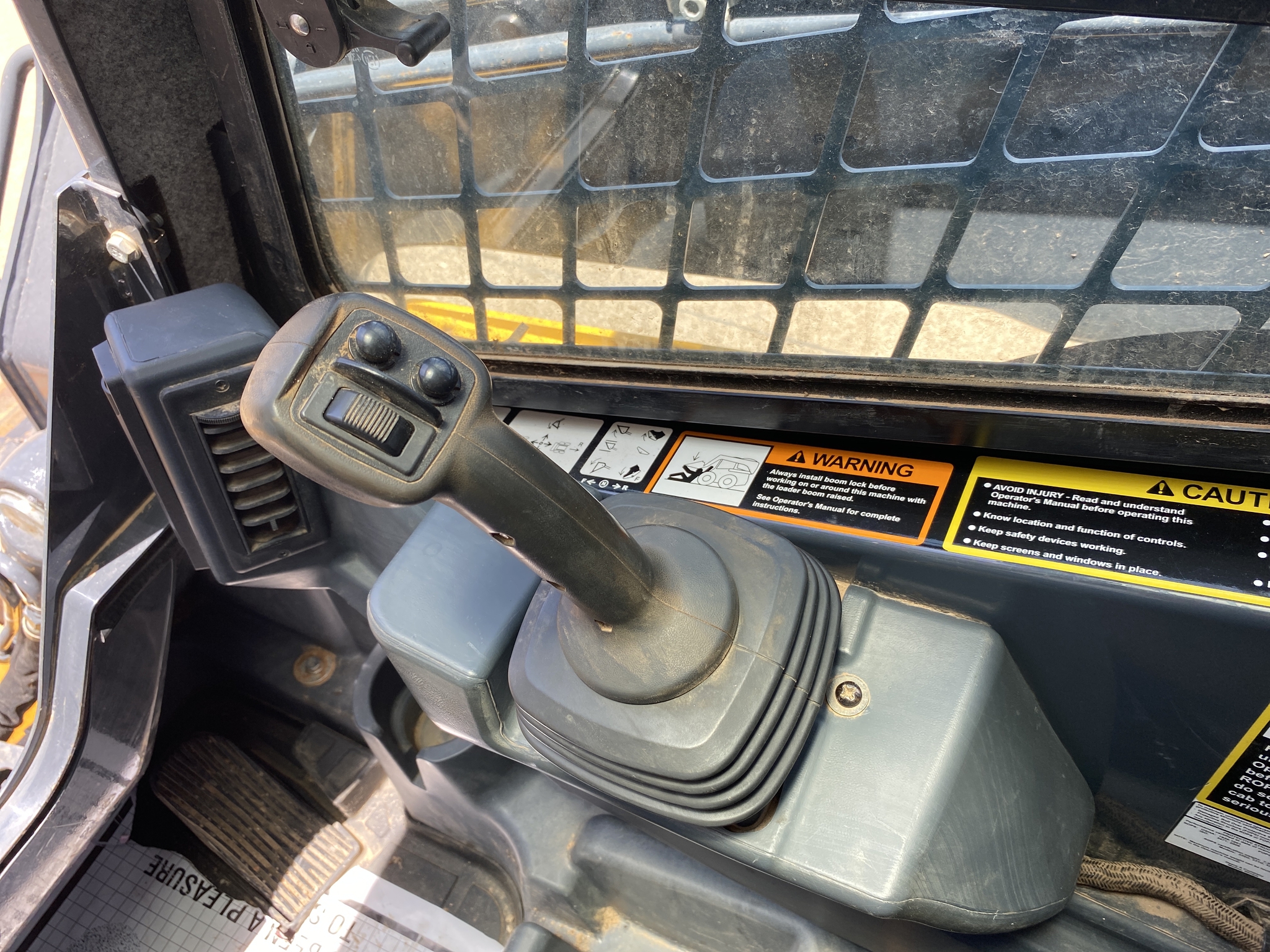 2018 John Deere 333G Image 11