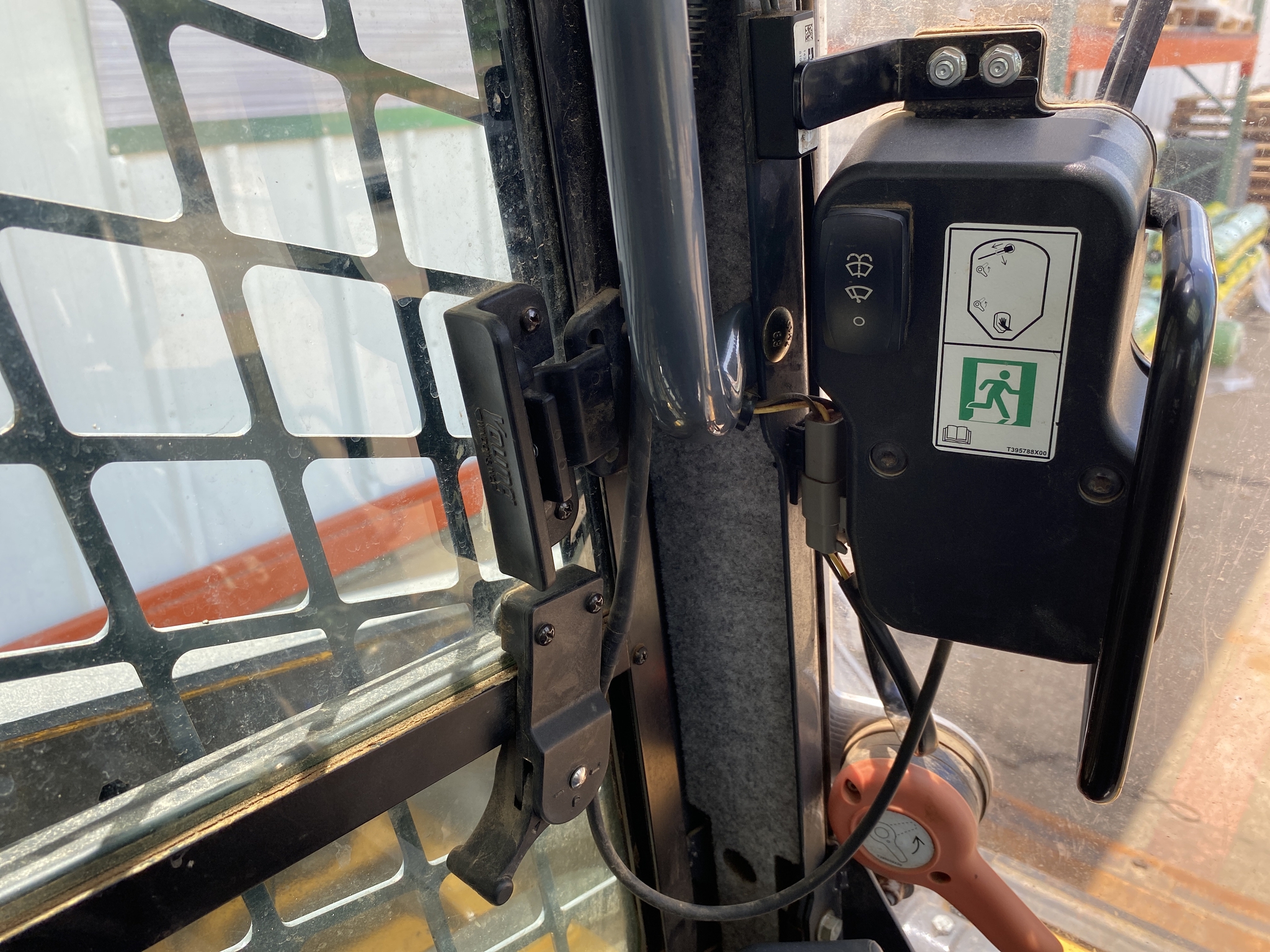 2018 John Deere 333G Image 13
