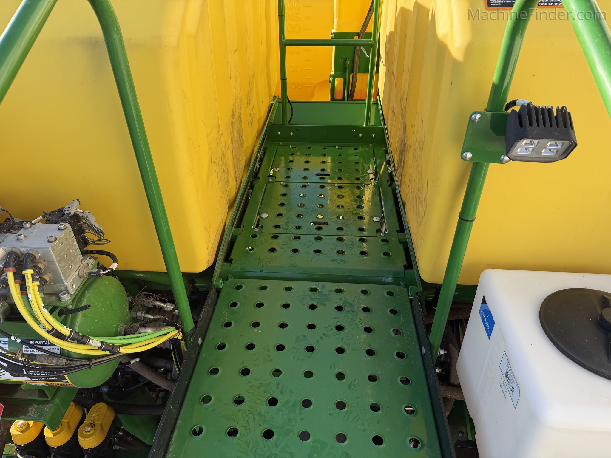 2025 John Deere 1775NT | Planters: Drawn | MachineFinder