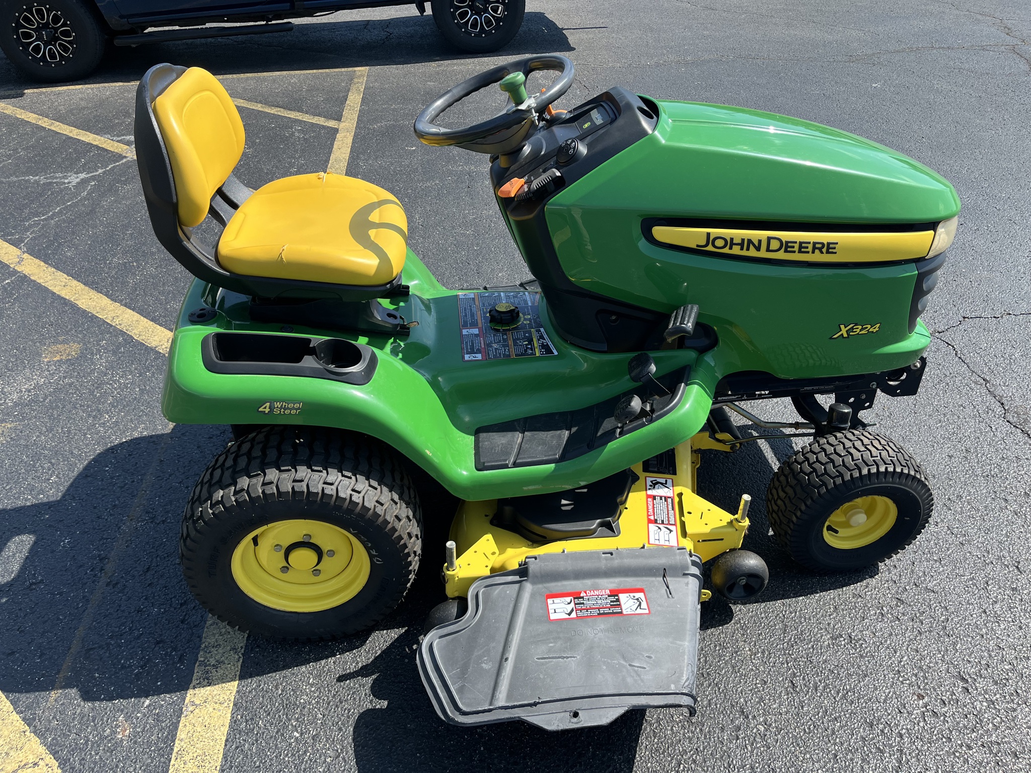 2008 John Deere X324 Image 8