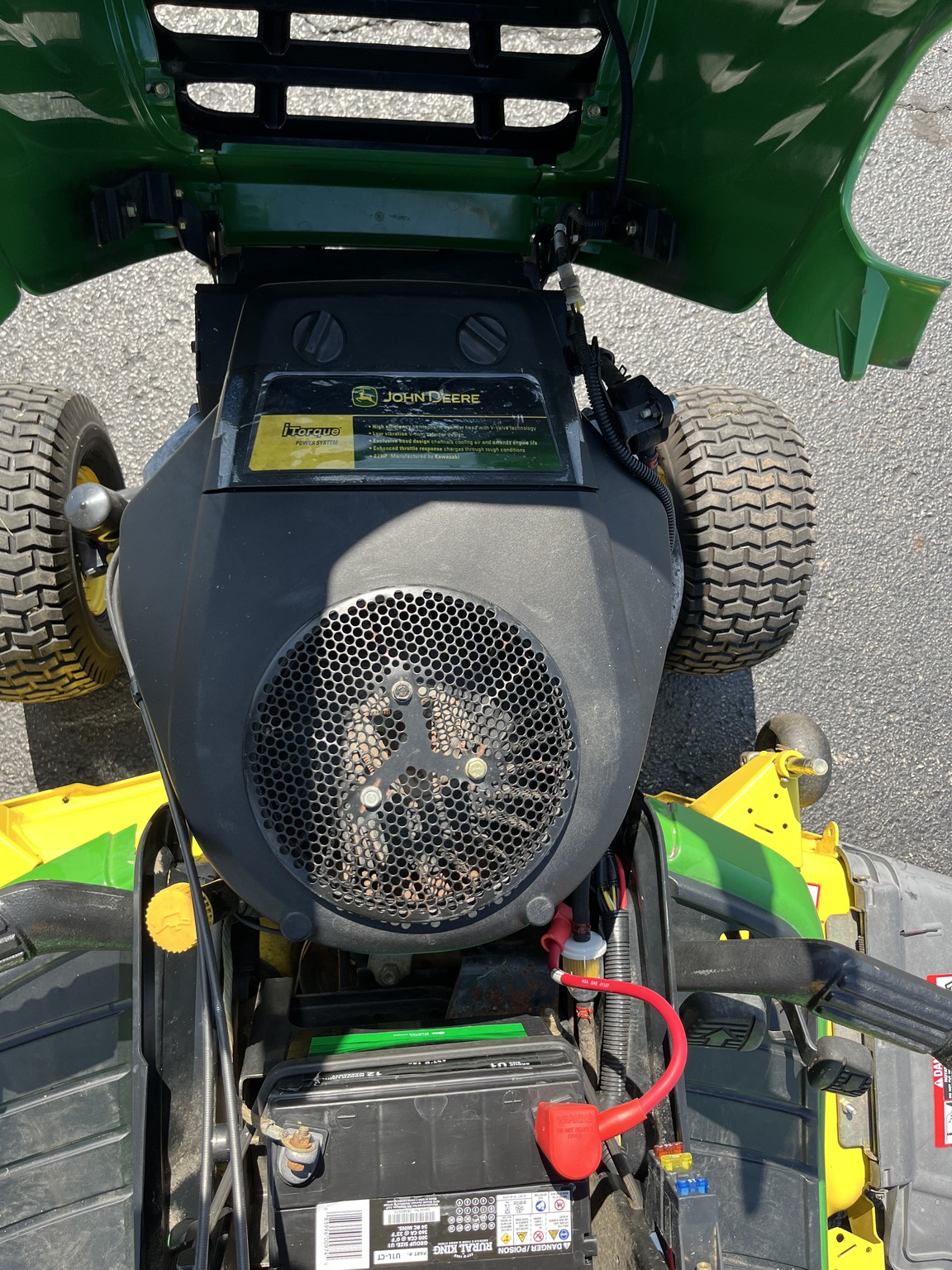 2008 John Deere X324 Image 12