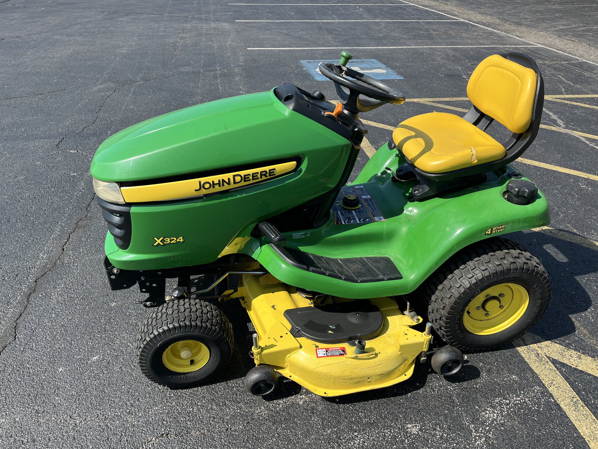 2008 John Deere X324 Image 6