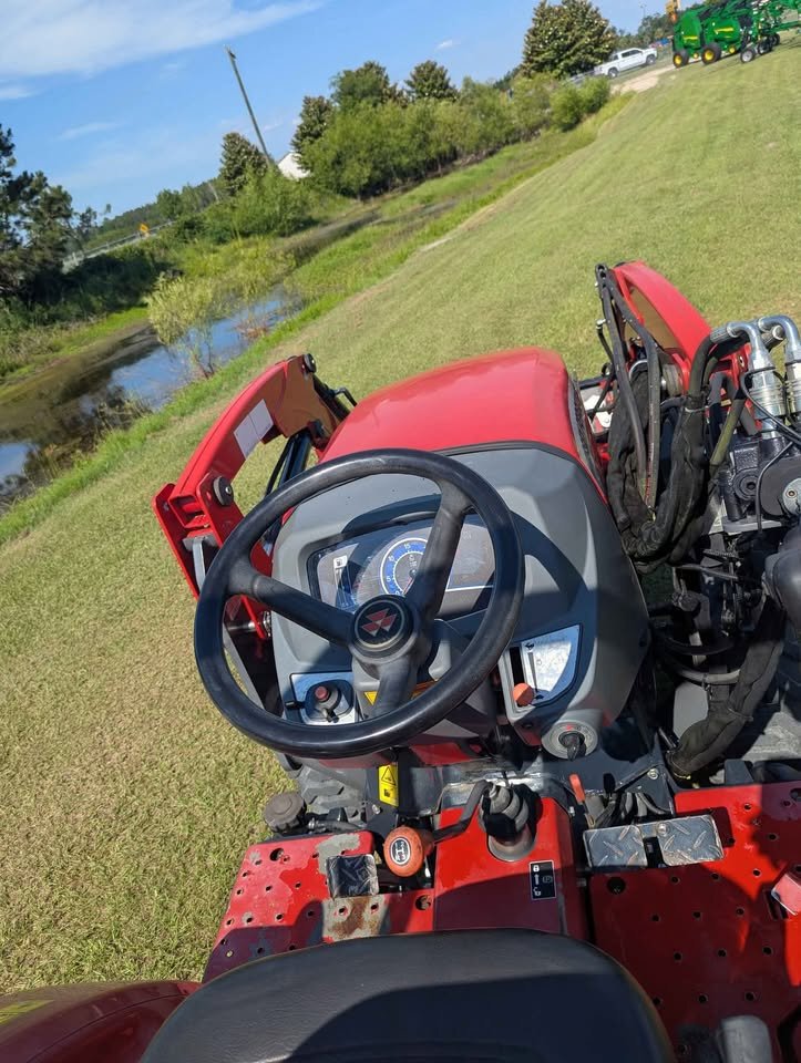 2018 Massey Ferguson 1726 Image 3
