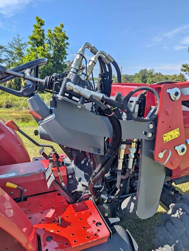 2018 Massey Ferguson 1726 Image 4