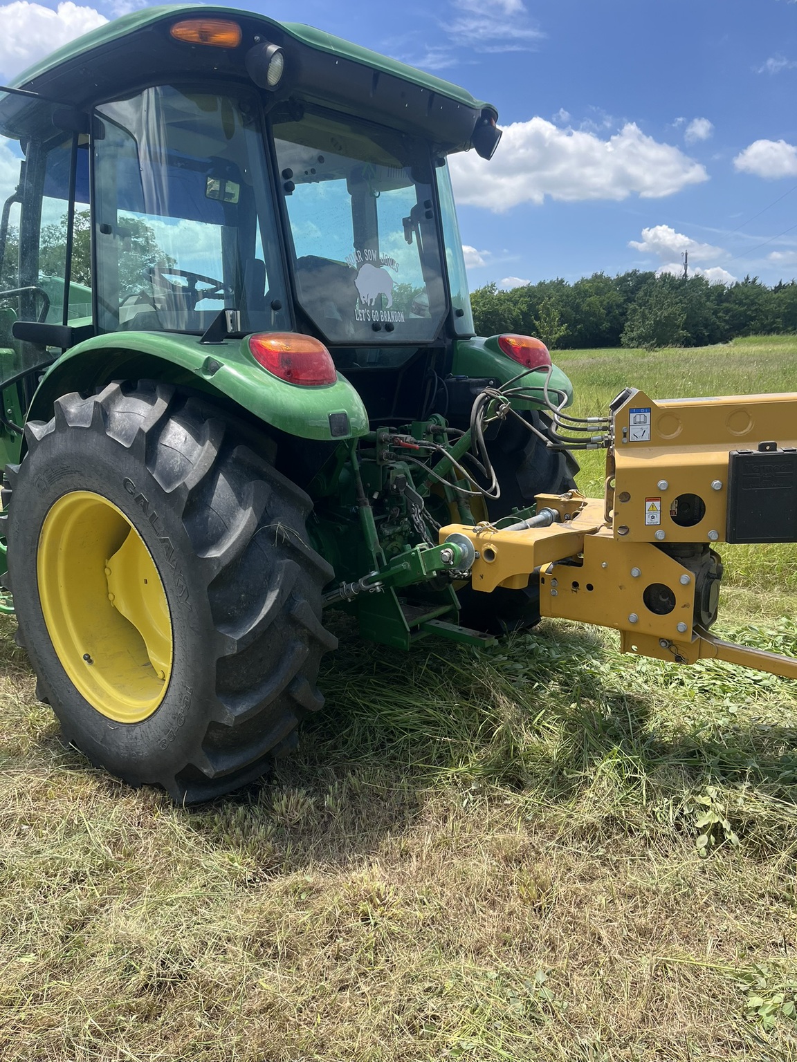 2022 John Deere 5065E Image 4