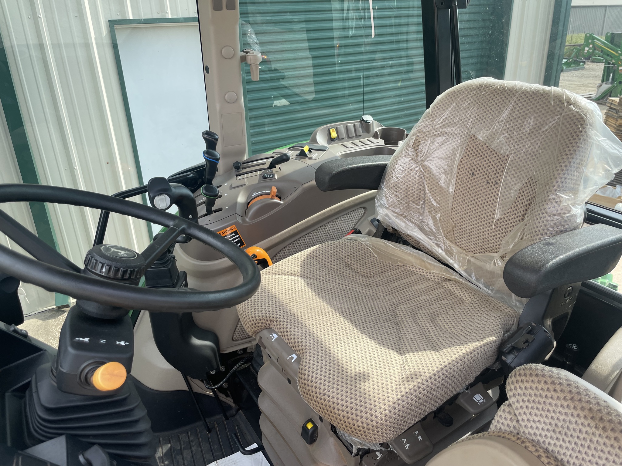 2022 John Deere 6105E Image 11