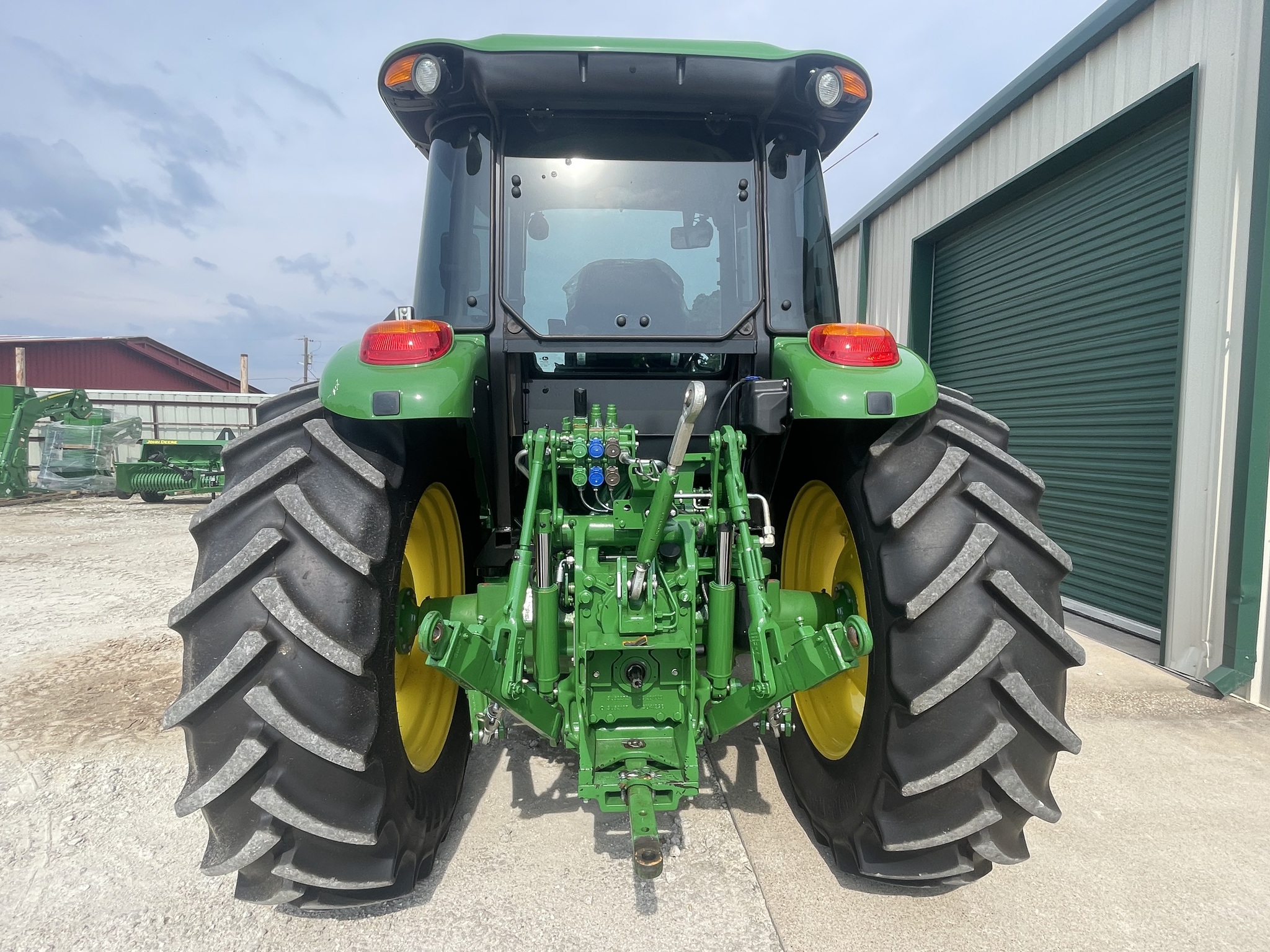 2022 John Deere 6105E Image 7