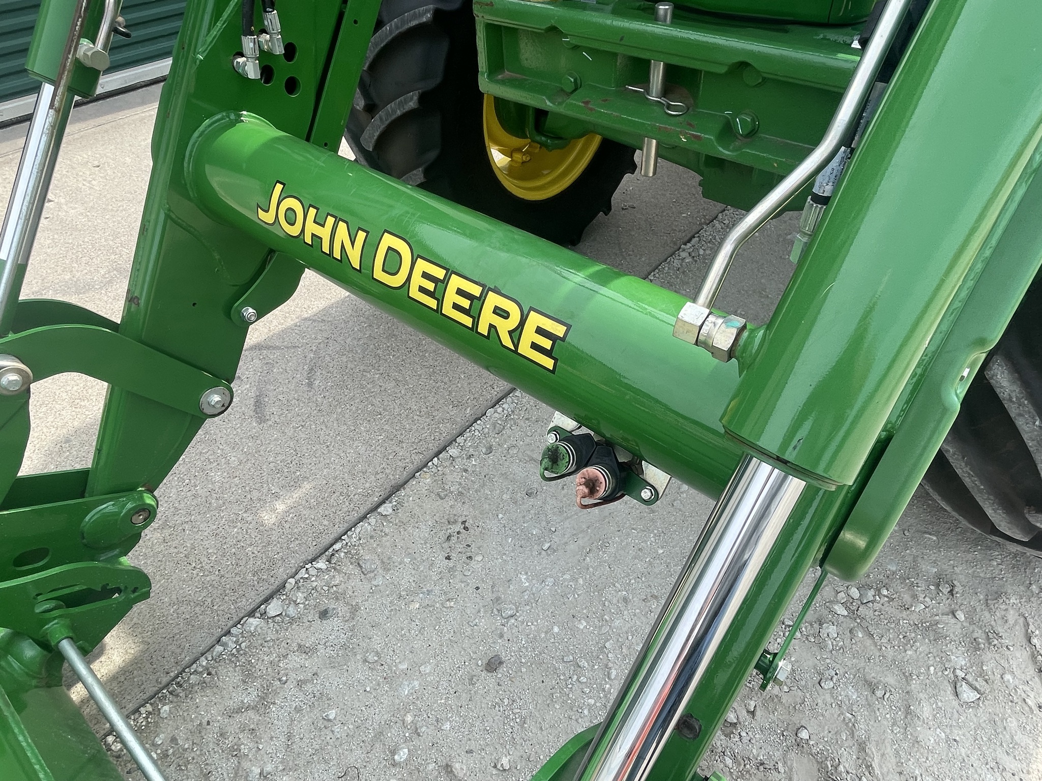 2022 John Deere 6105E Image 8