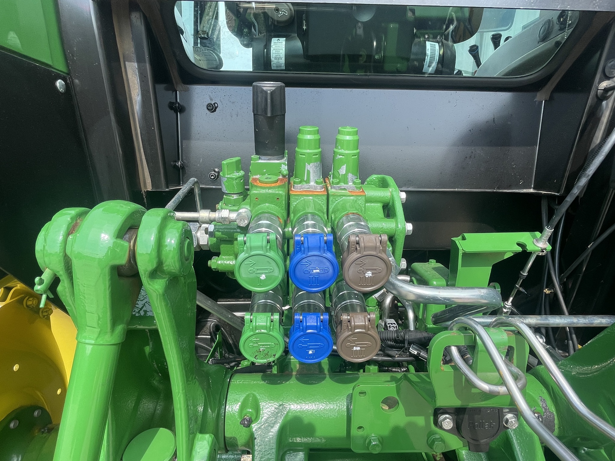 2022 John Deere 6105E Image 14