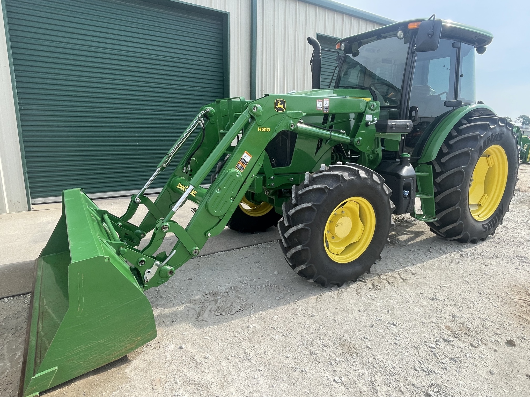 2022 John Deere 6105E Image 2