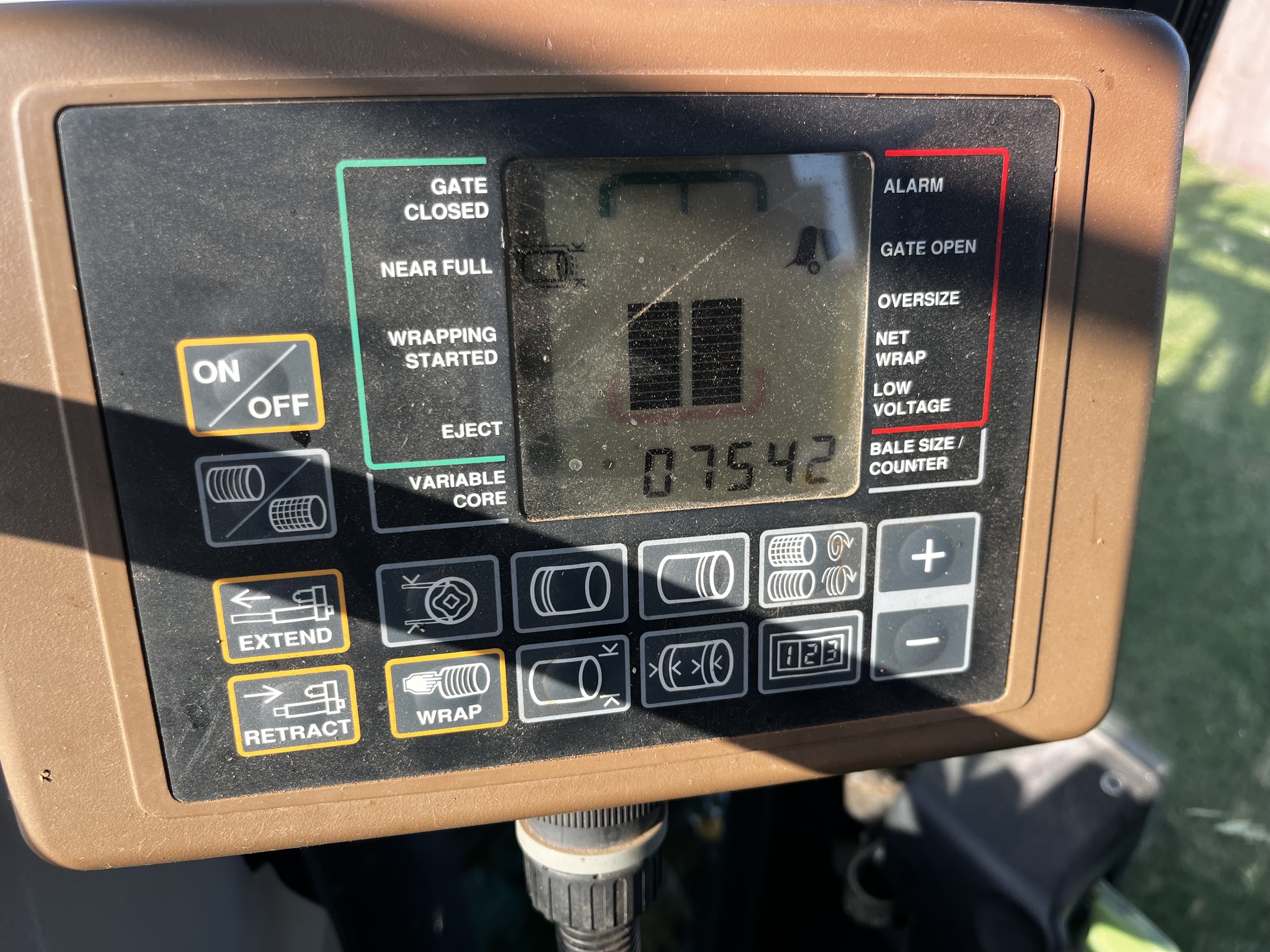 2015 John Deere 569 Image 24