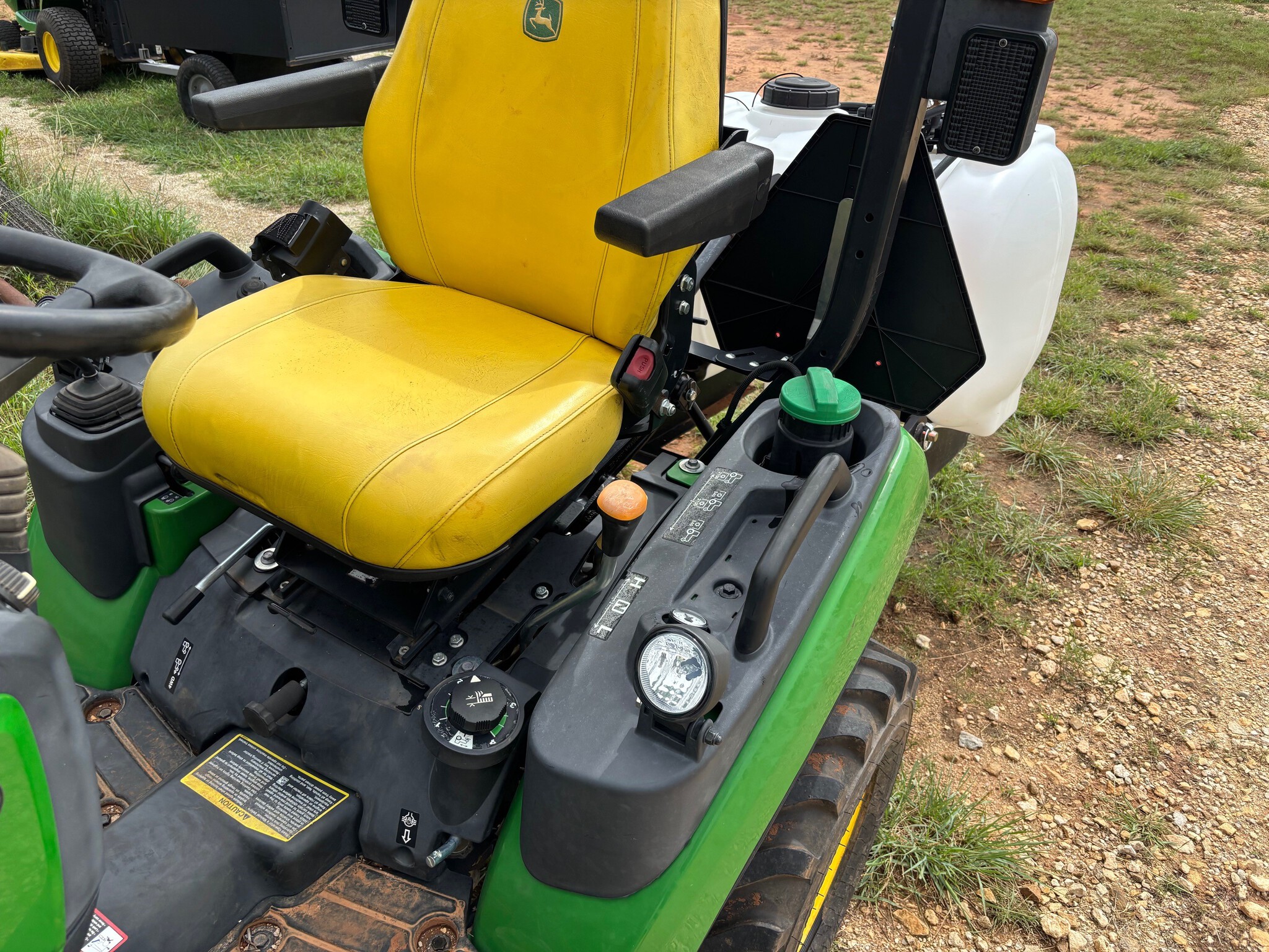 2022 John Deere 1025R Image 12
