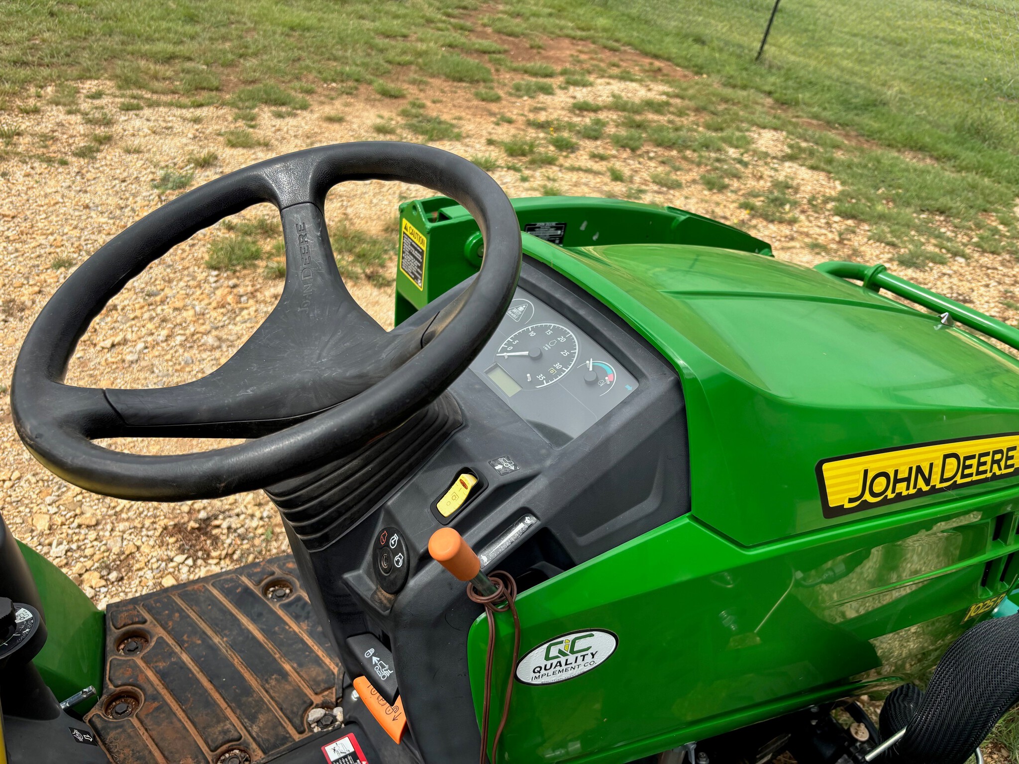 2022 John Deere 1025R Image 15