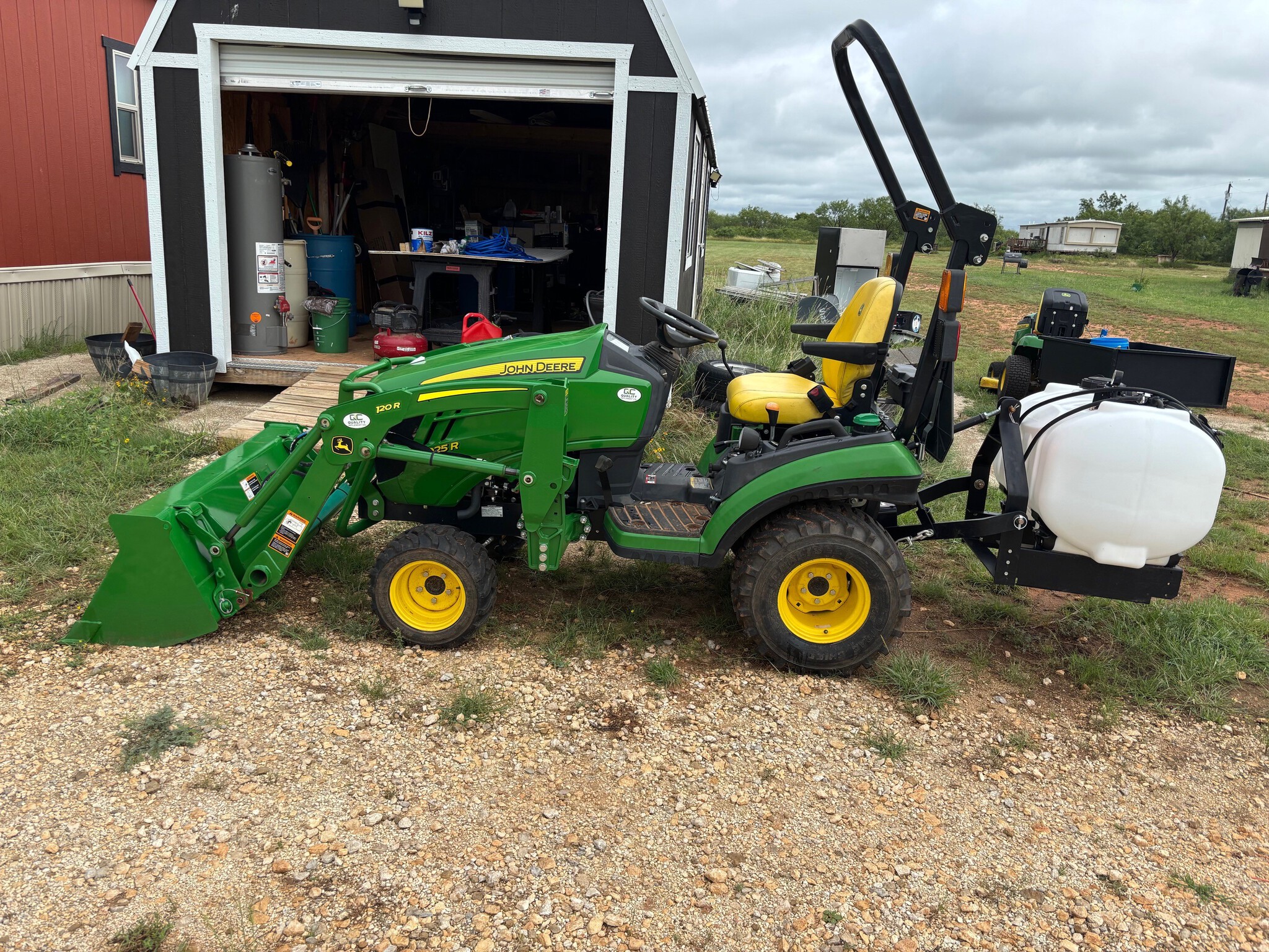 2022 John Deere 1025R Image 1