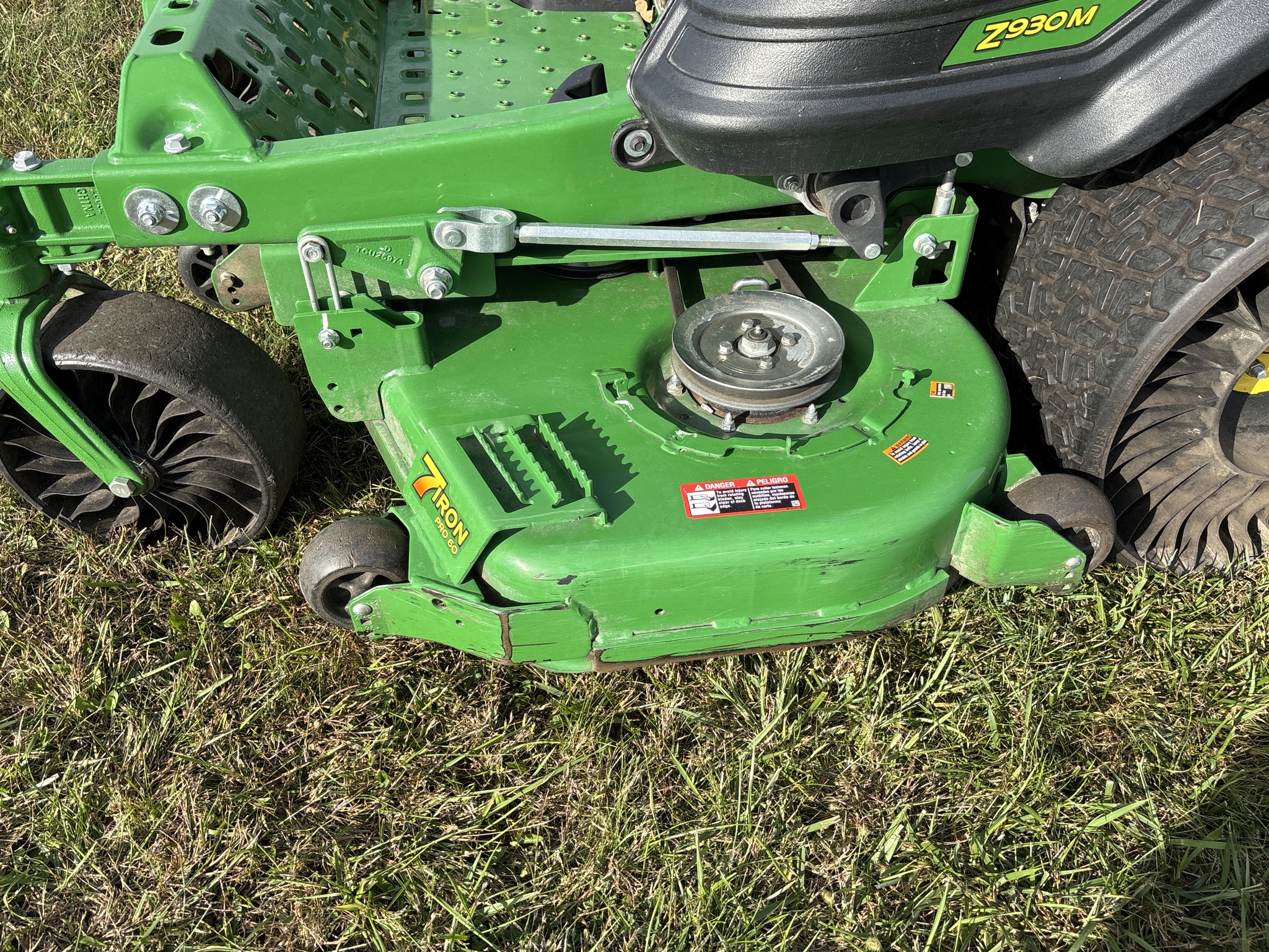 Used 2023 John Deere Z930M Zero Turn Mowers at Koenig Equipment in Greenfield, IN - PhotoXL9