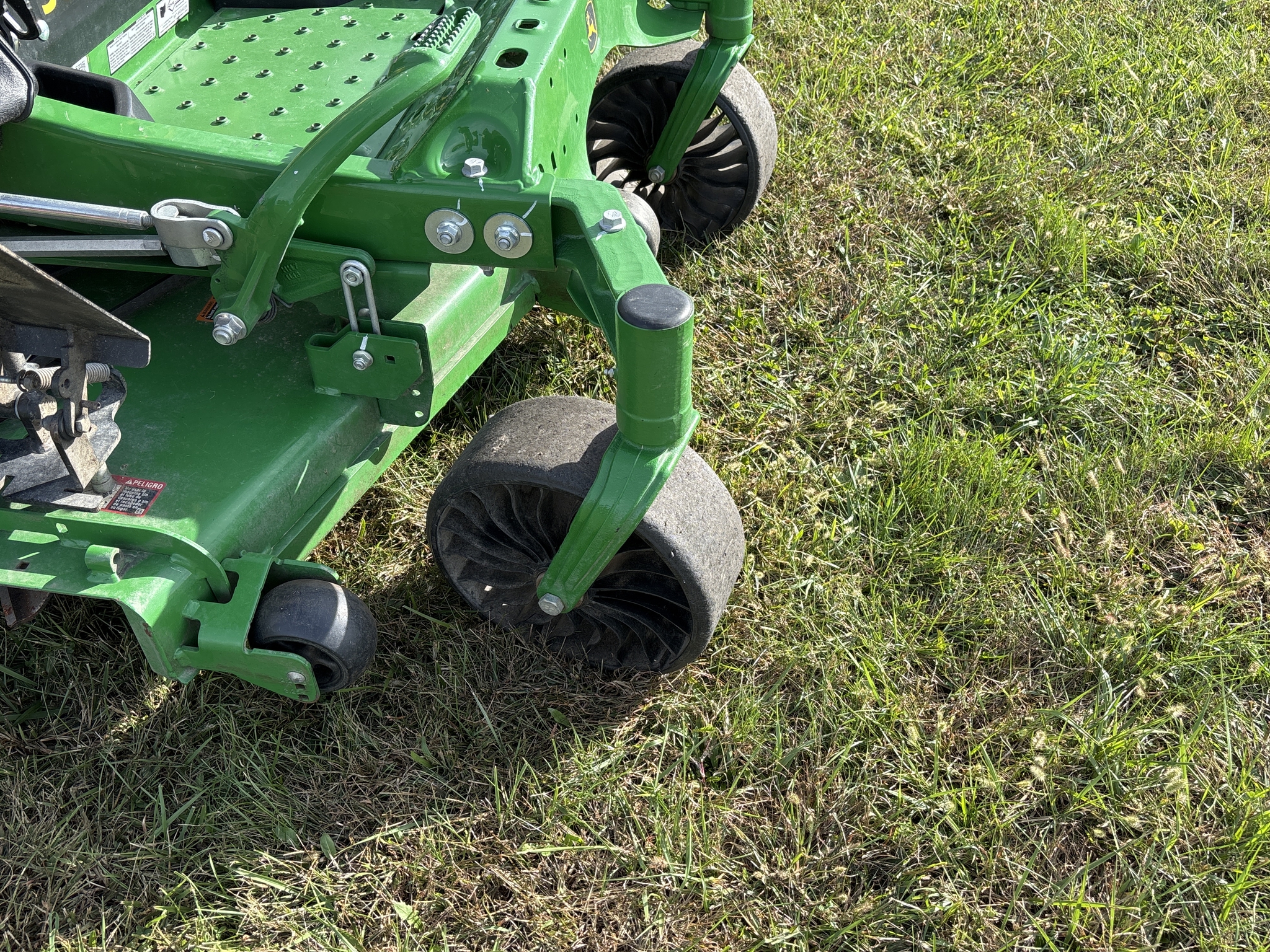Used 2023 John Deere Z930M Zero Turn Mowers at Koenig Equipment in Greenfield, IN - PhotoXL10