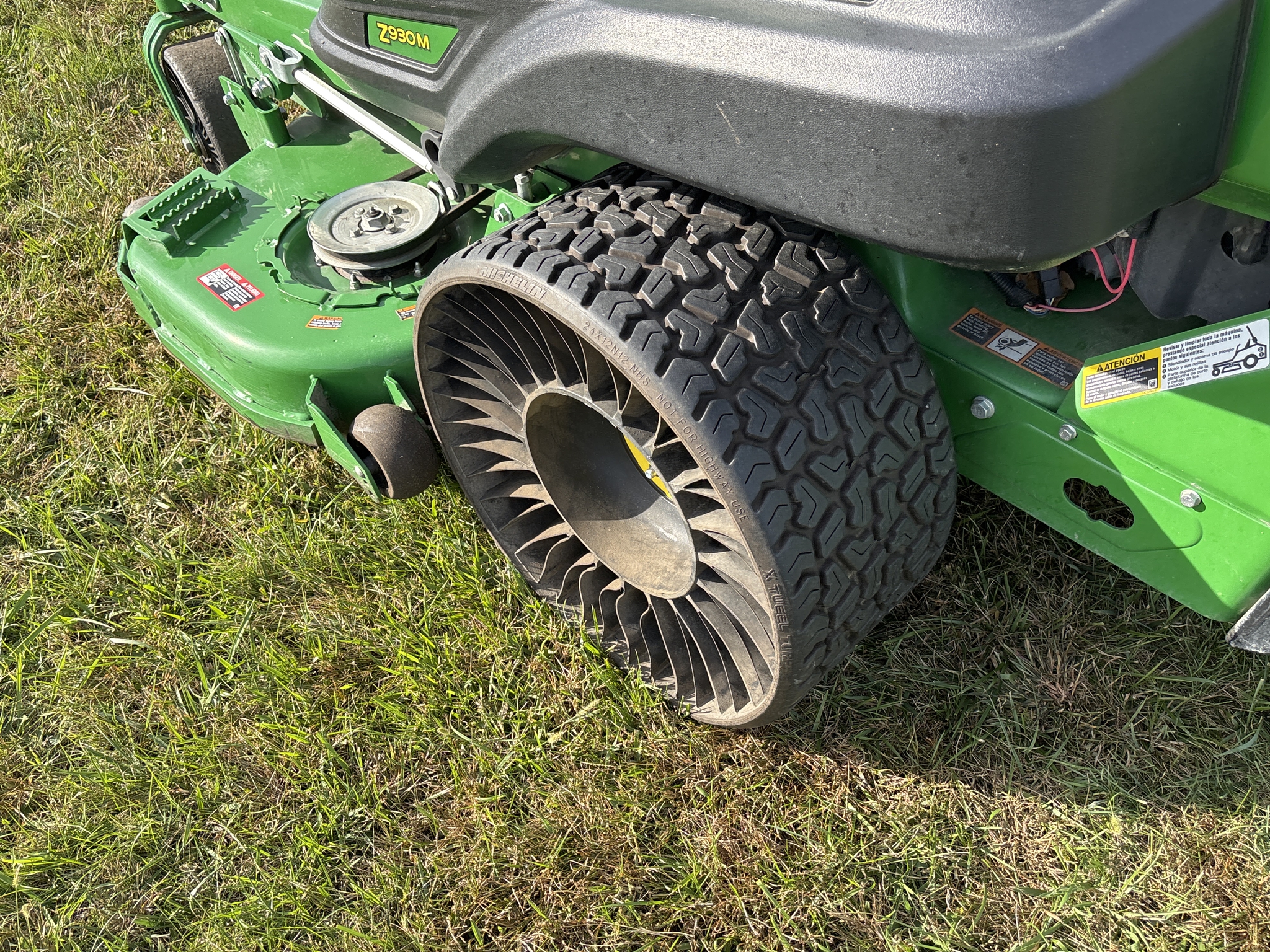Used 2023 John Deere Z930M Zero Turn Mowers at Koenig Equipment in Greenfield, IN - PhotoXL16