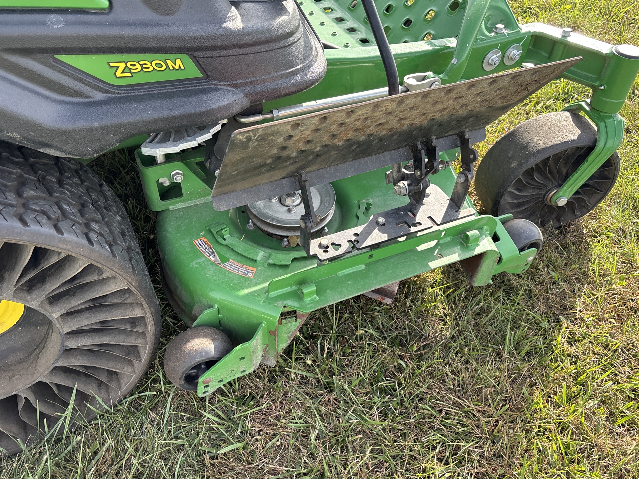 Used 2023 John Deere Z930M Zero Turn Mowers at Koenig Equipment in Greenfield, IN - PhotoXL13