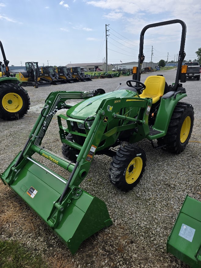 2024 John Deere 3032E Image 1