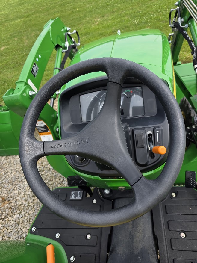 2024 John Deere 3032E Image 6