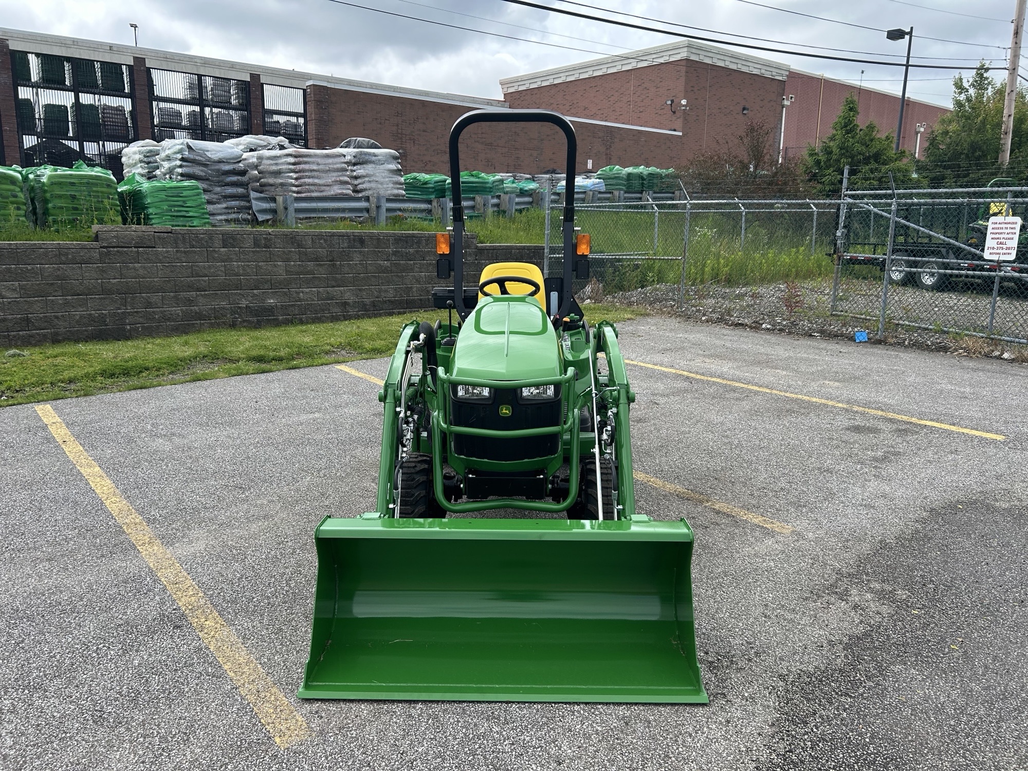 2025 John Deere 1023E Image 2