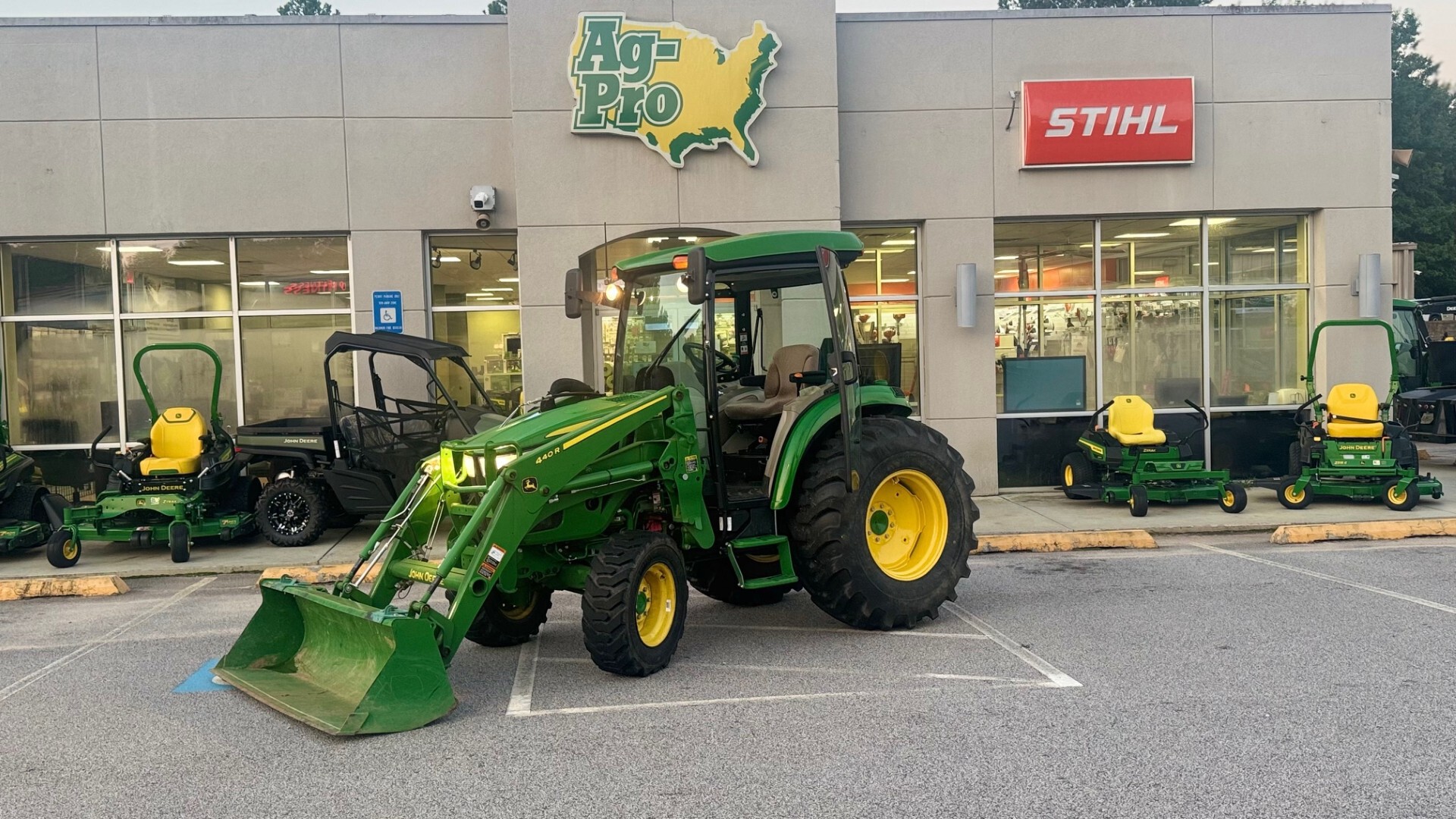 2022 John Deere 4044R Image 2