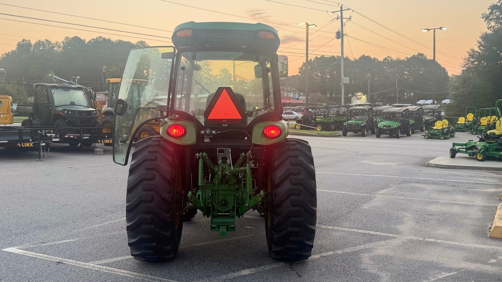 2022 John Deere 4044R Image 4