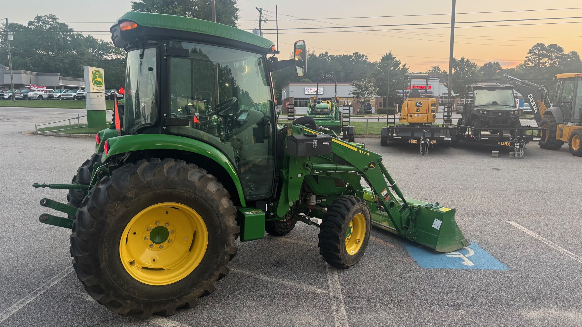2022 John Deere 4044R Image 7