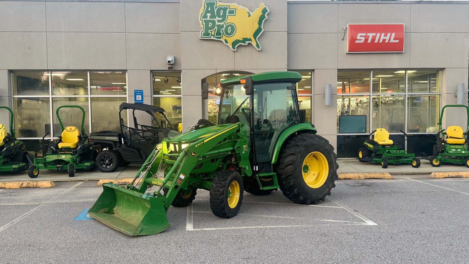 2022 John Deere 4044R Image 5