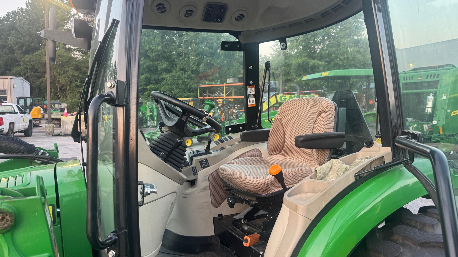 2022 John Deere 4044R Image 3