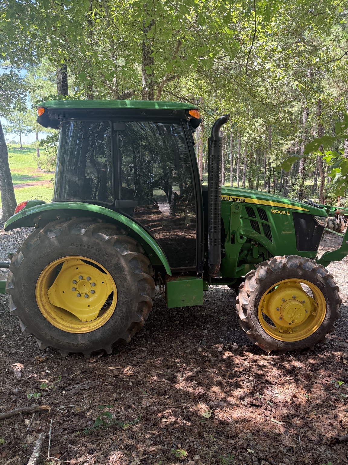 2022 John Deere 5065E Image 3