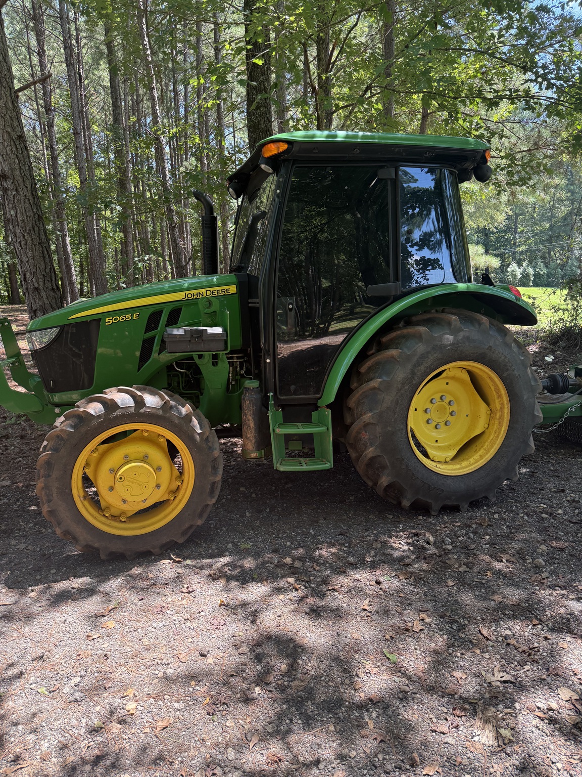 2022 John Deere 5065E Image 1