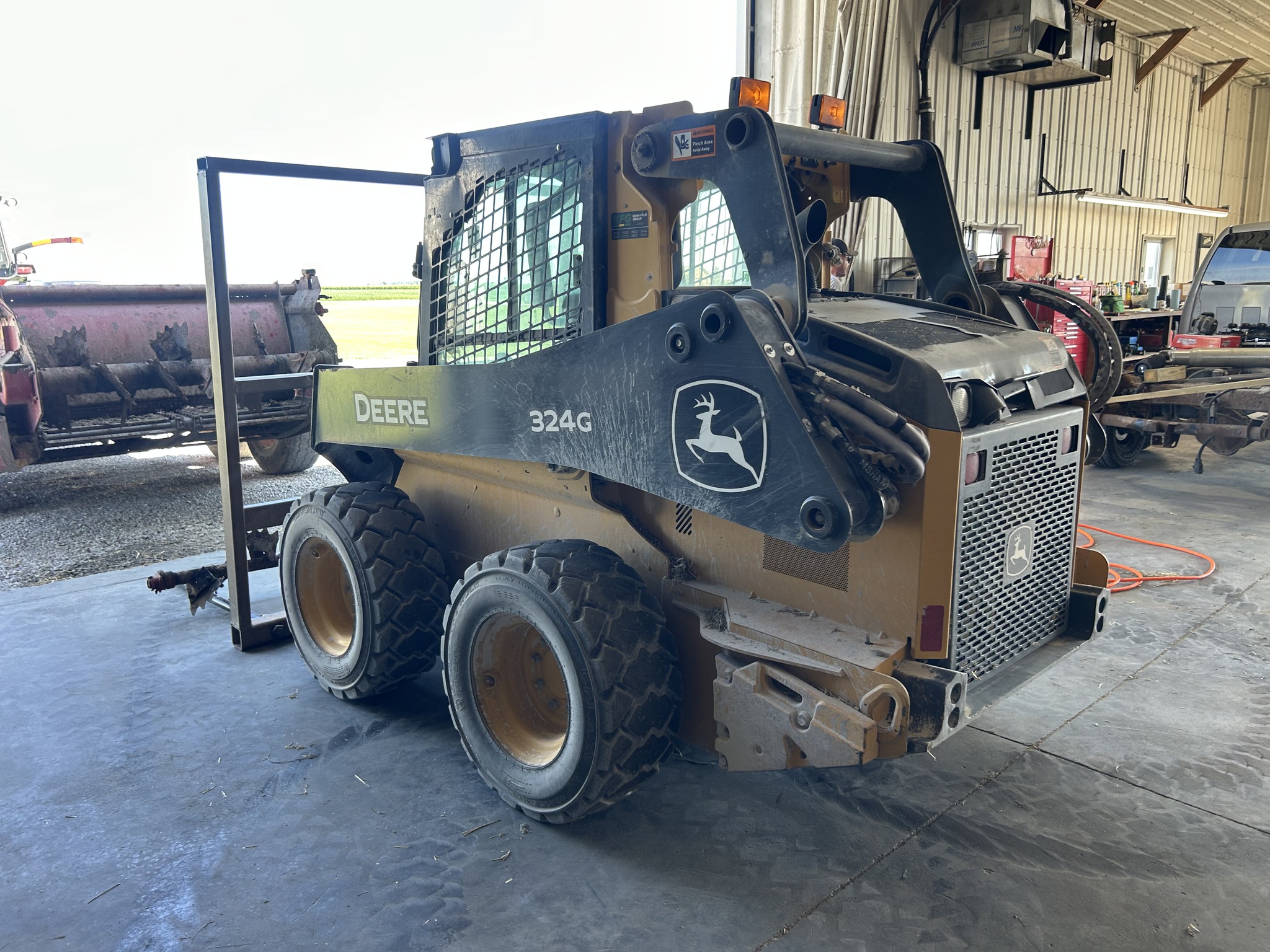 2022 John Deere 324G Image 5