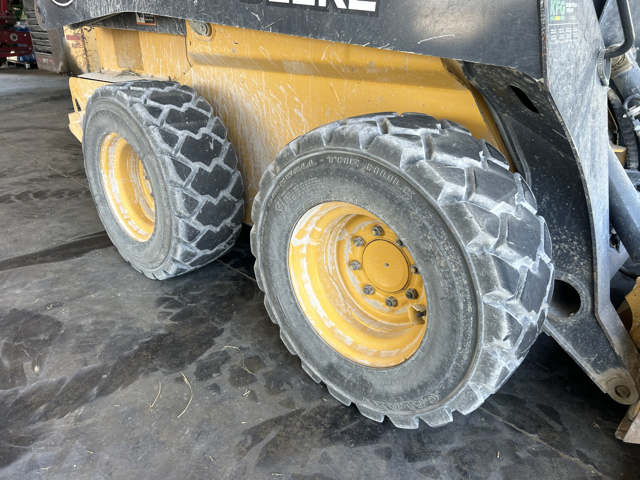 2022 John Deere 324G Image 11