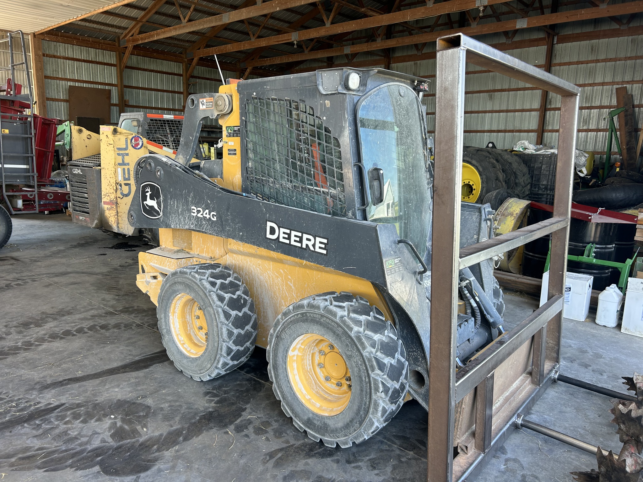 2022 John Deere 324G Image 2