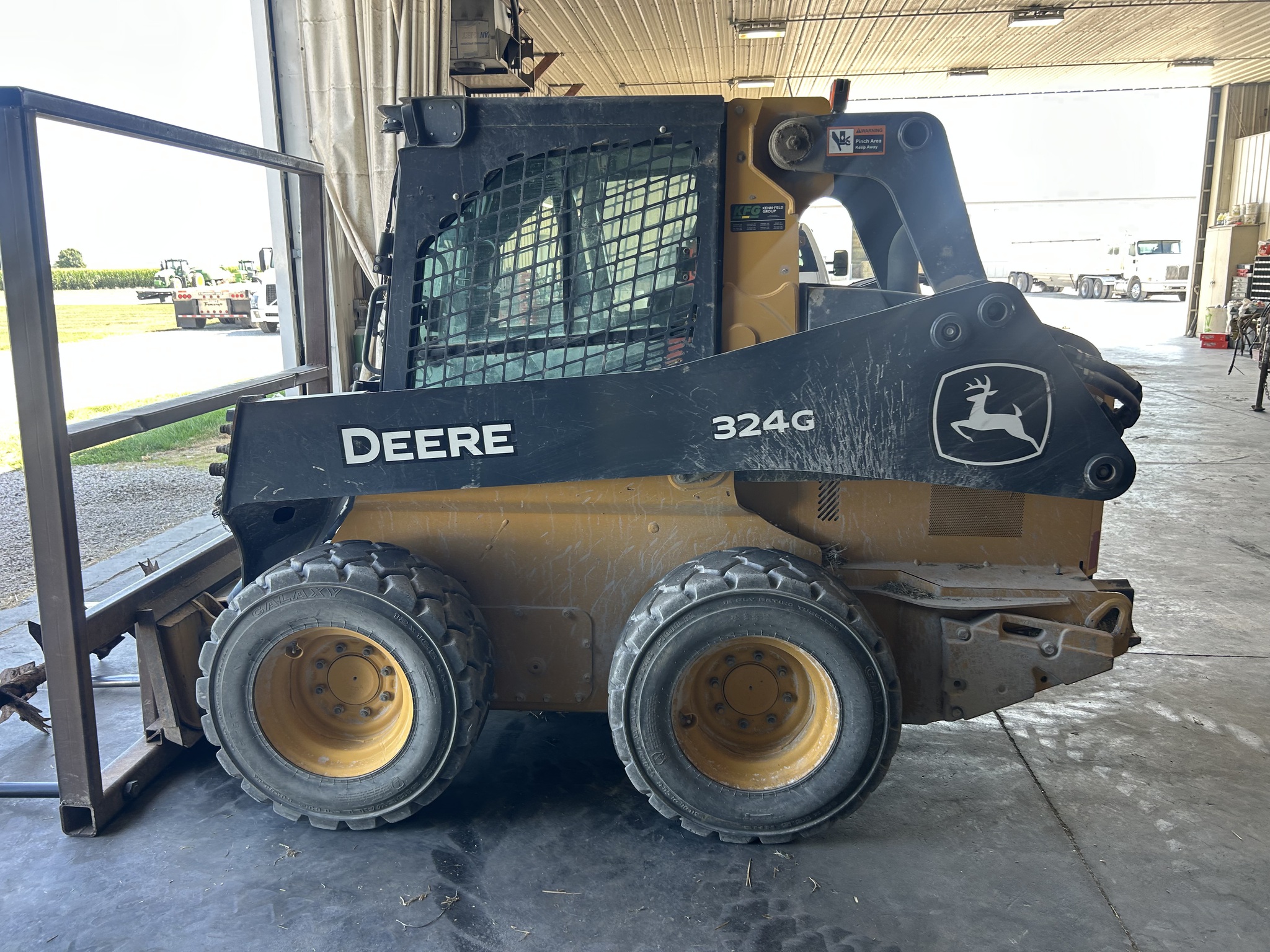 2022 John Deere 324G Image 4
