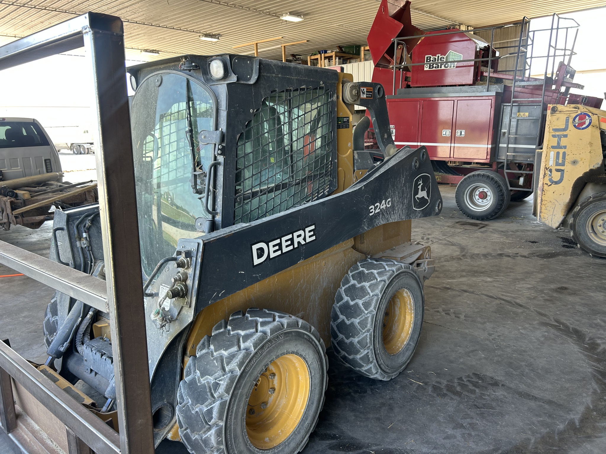 2022 John Deere 324G Image 3