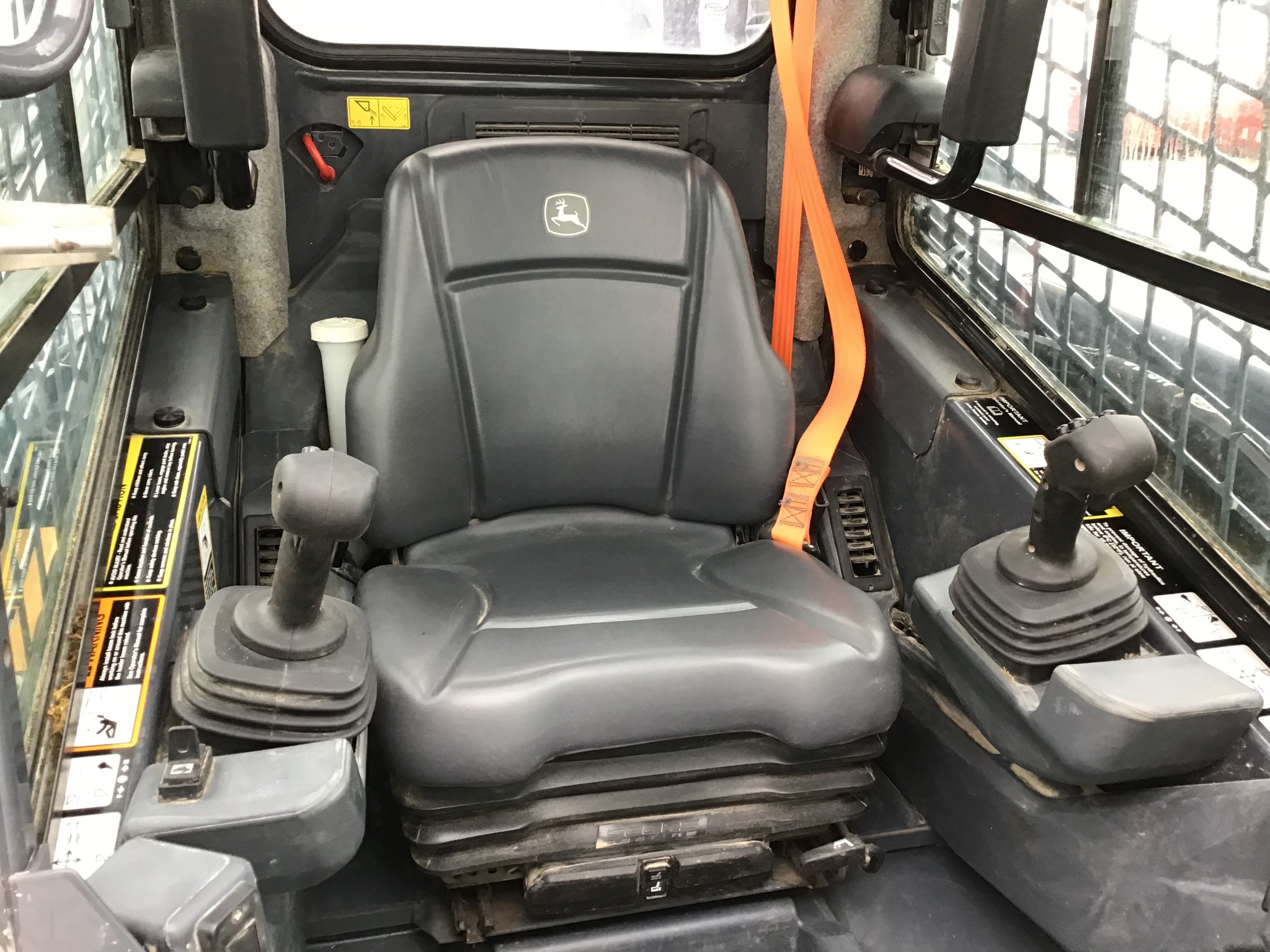 2022 John Deere 324G Image 9