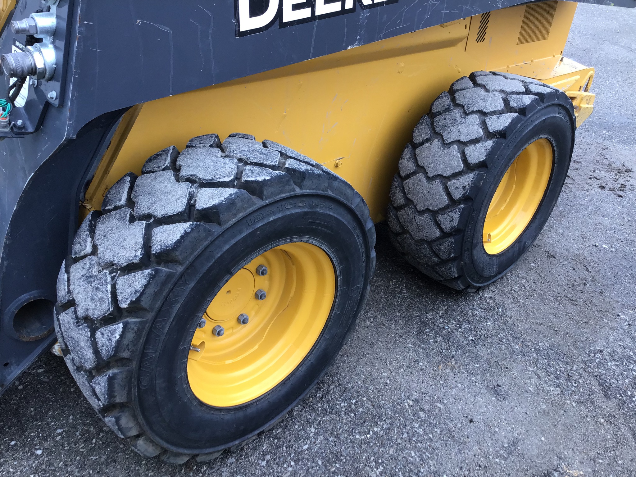 2022 John Deere 324G Image 8