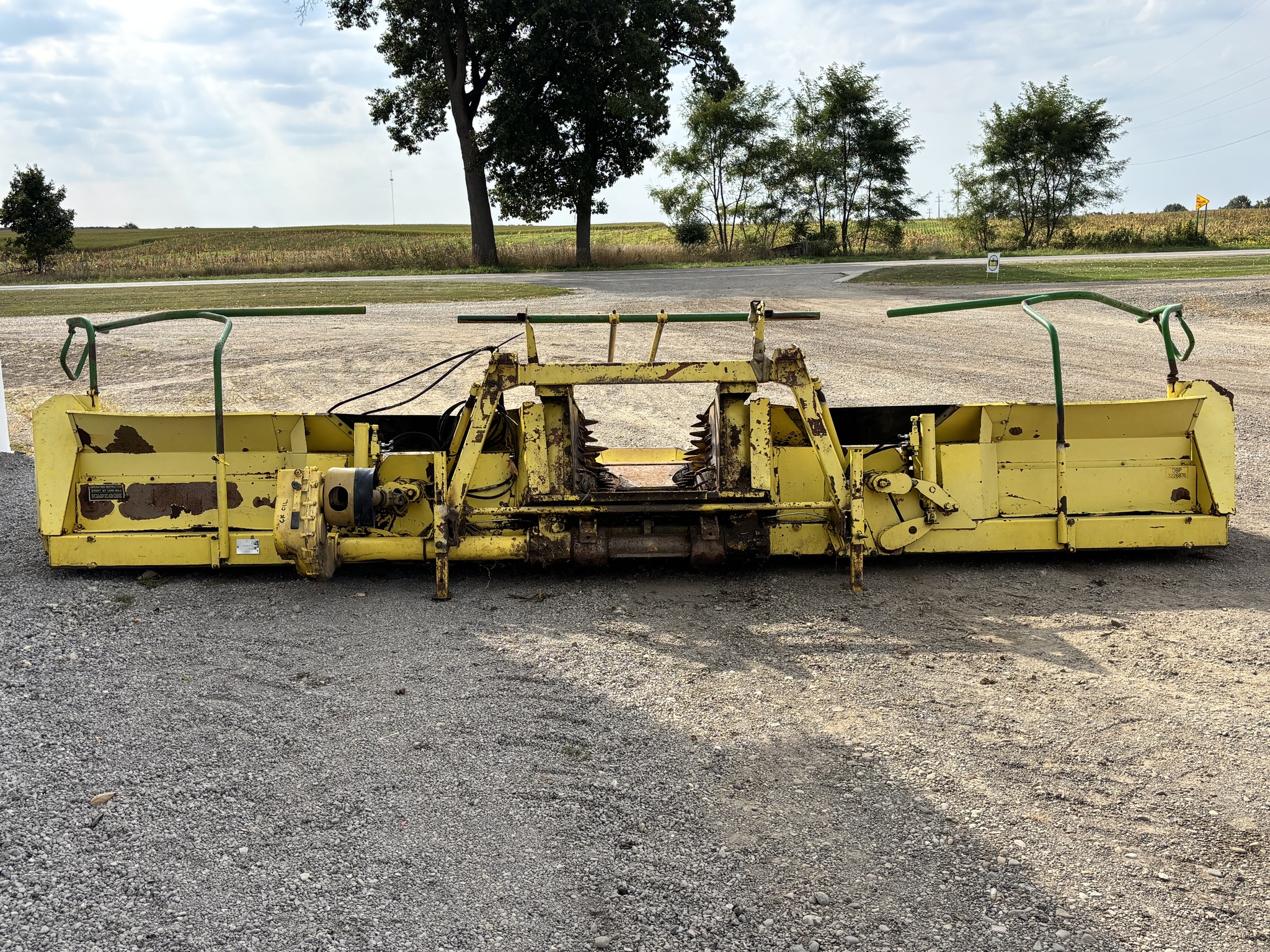 2000 John Deere 688 Image 4