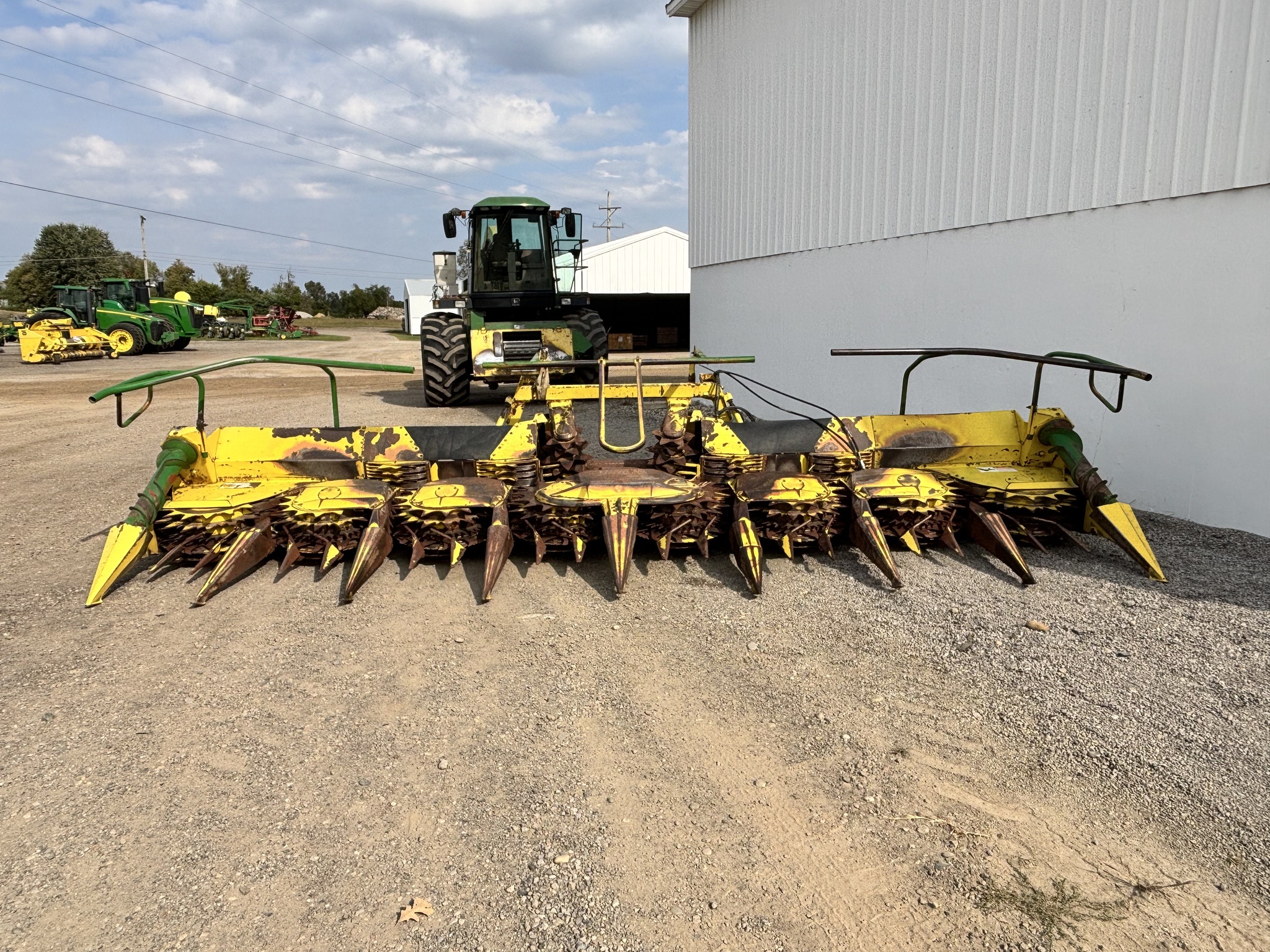 2000 John Deere 688 Image 7