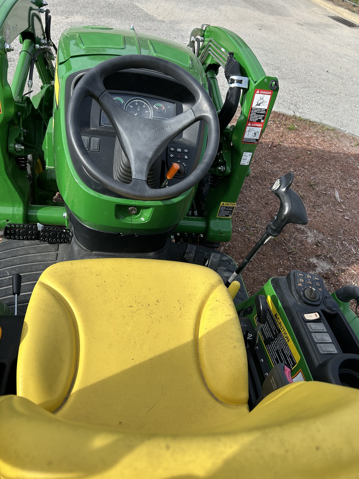 2024 John Deere 3039R Image 5